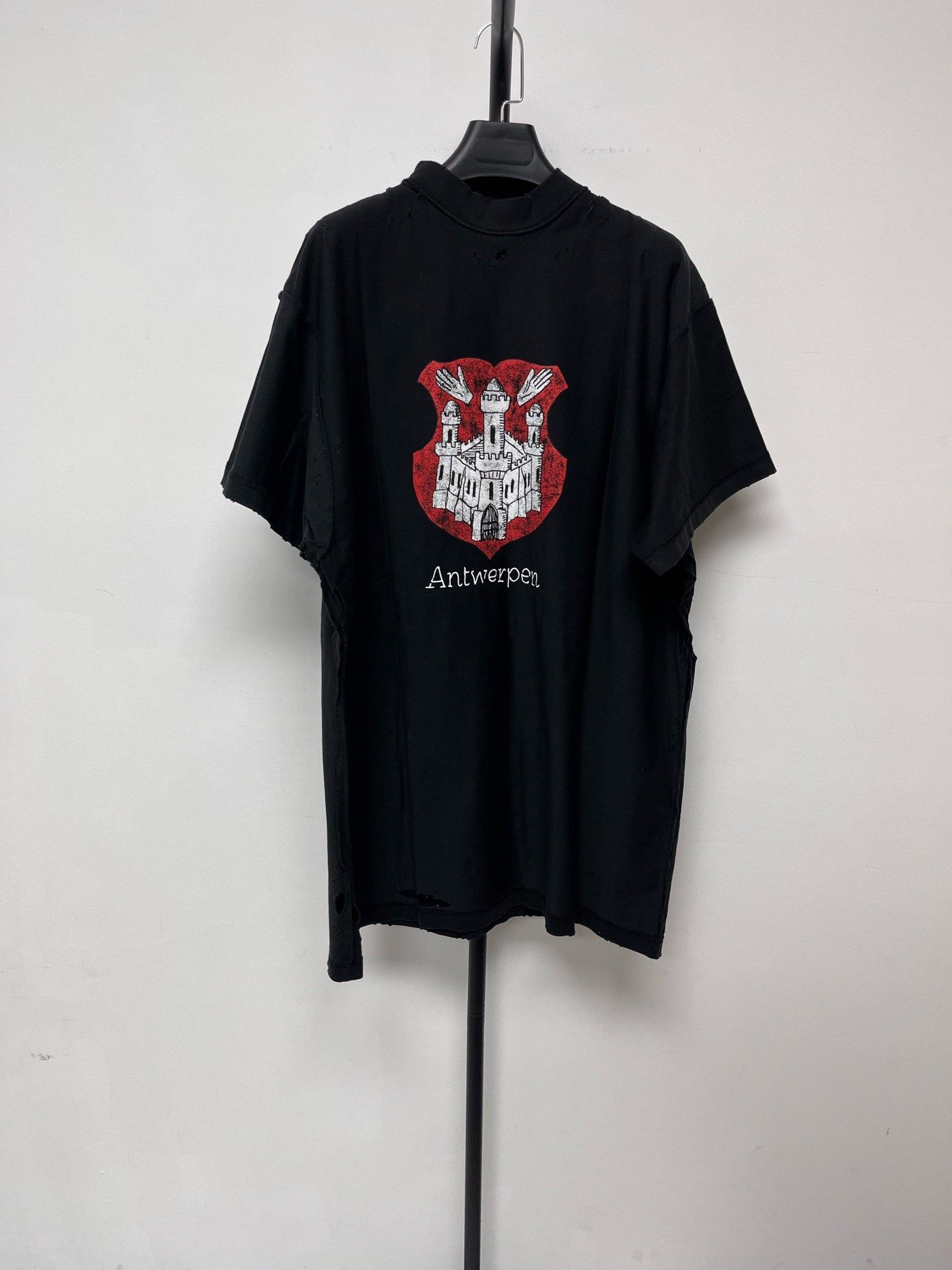 Balenciaga Balenciaga Logo Print Distressed Crewneck T-Shirt Size US S / EU 44-46 / 1 - 1 Thumbnail
