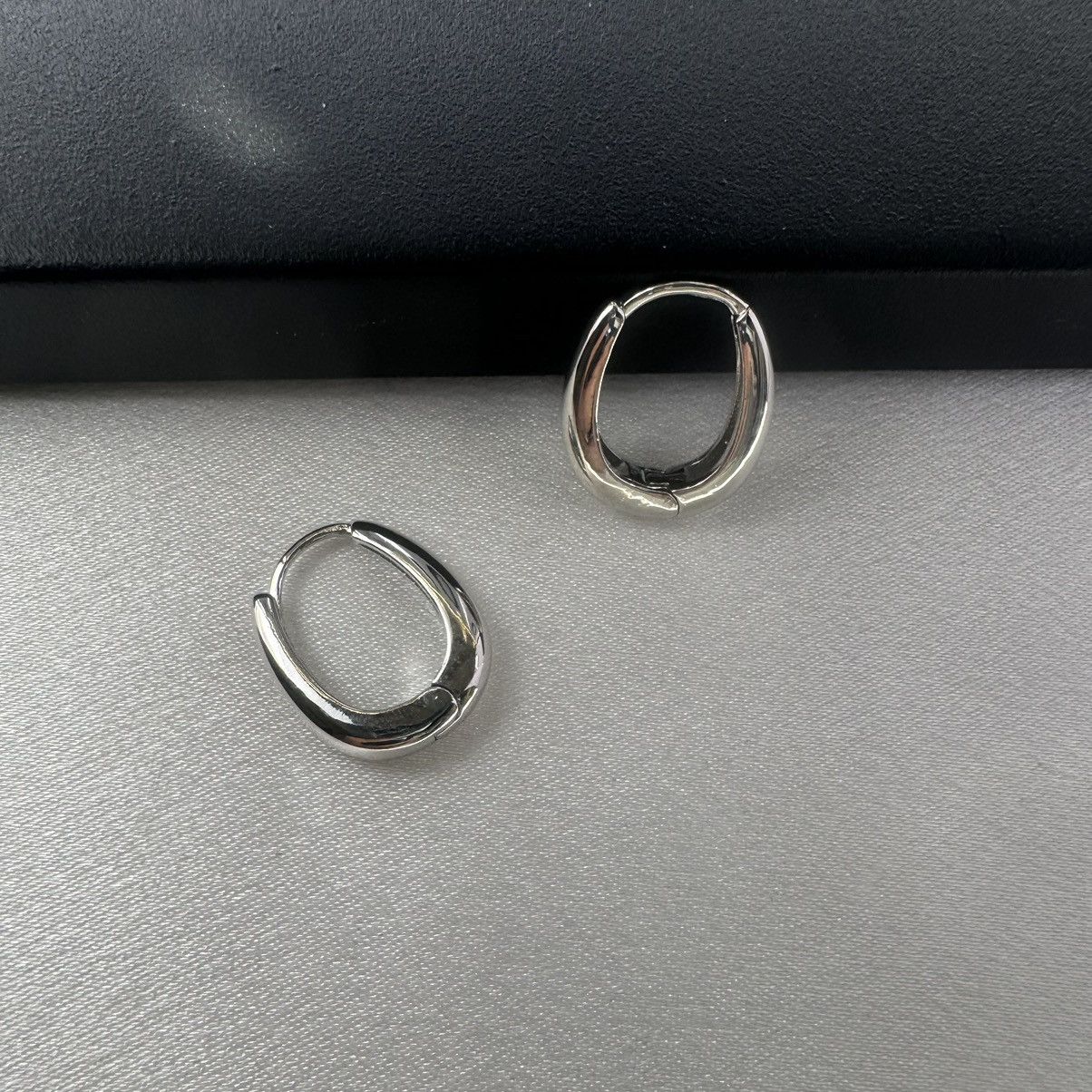 Designer Small Oval Silver Hoop Earrings for Women Size ONE SIZE - 3 Thumbnail