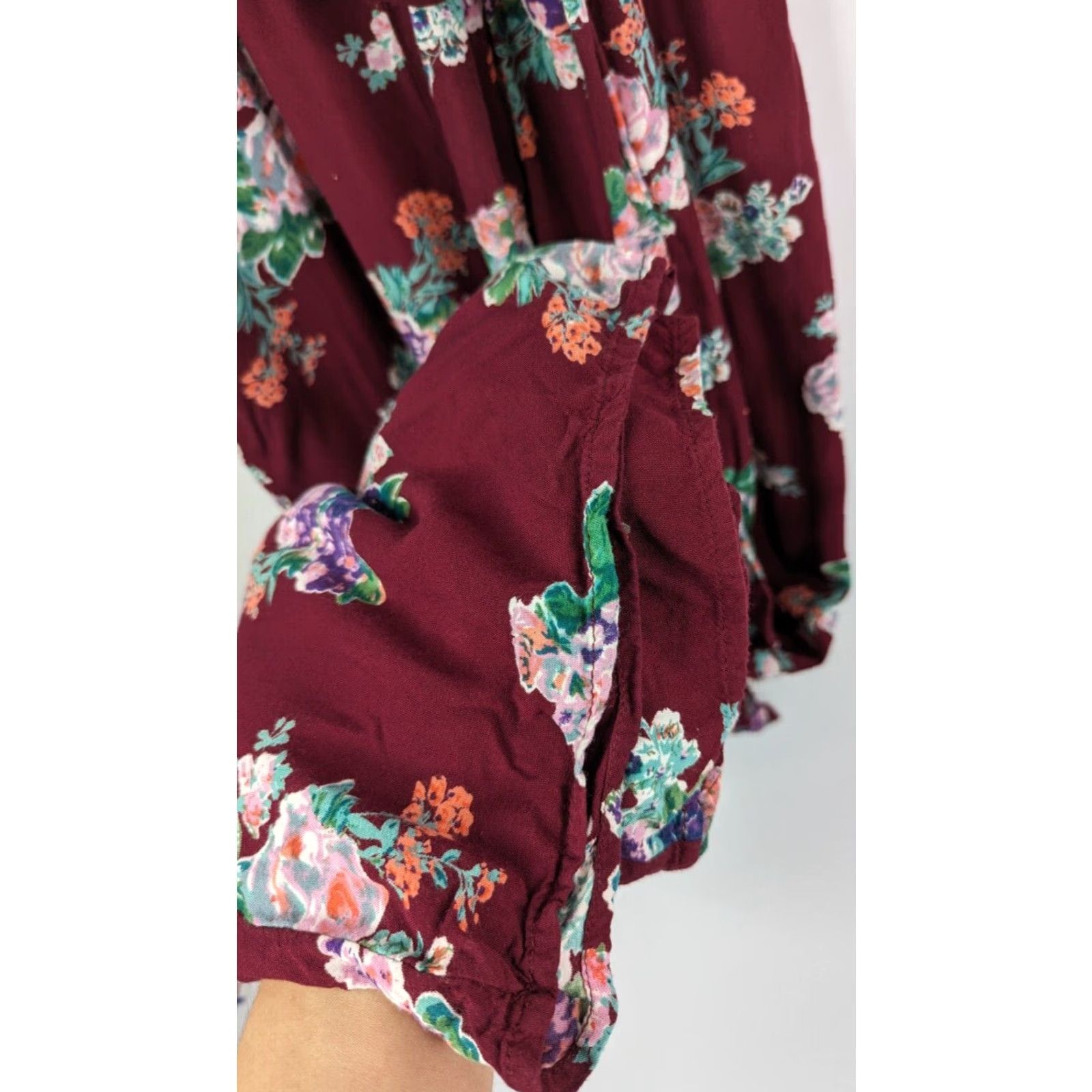 Abercrombie & Fitch Abercrombie & Fitch Jumpsuit One-Piece Women's Floral V-Neck XS Burgundy Green Red Size 26" / US 2 / IT 38 - 4 Thumbnail