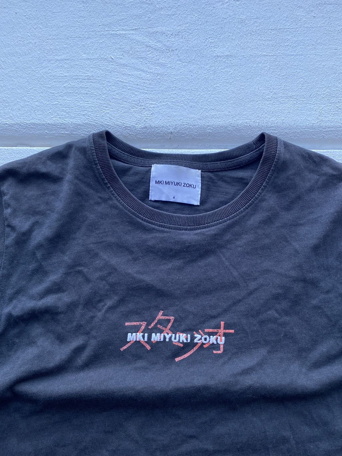 Japanese Brand × Mki Miyuki Zoku × Vintage Mki Miyuki Zoku Black Sun Faded Centre Logo Mens T Shirt s Size US S / EU 44-46 / 1 - 2 Thumbnail