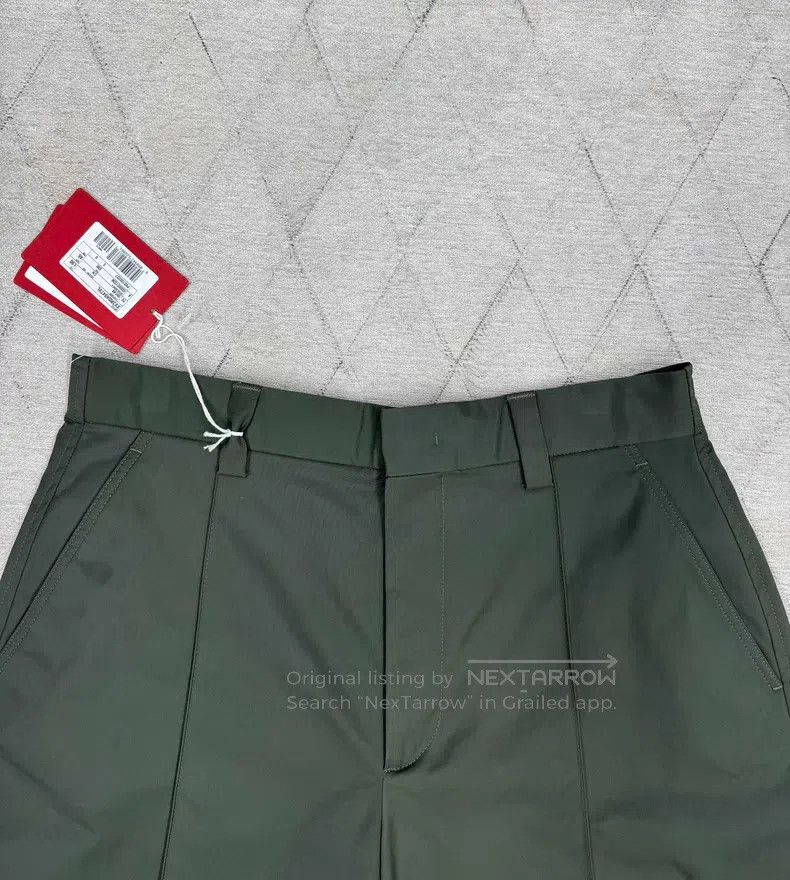 Valentino Valentino Army green waterproof nylon cargo shorts Size US 30 / EU 46 - 2 Thumbnail
