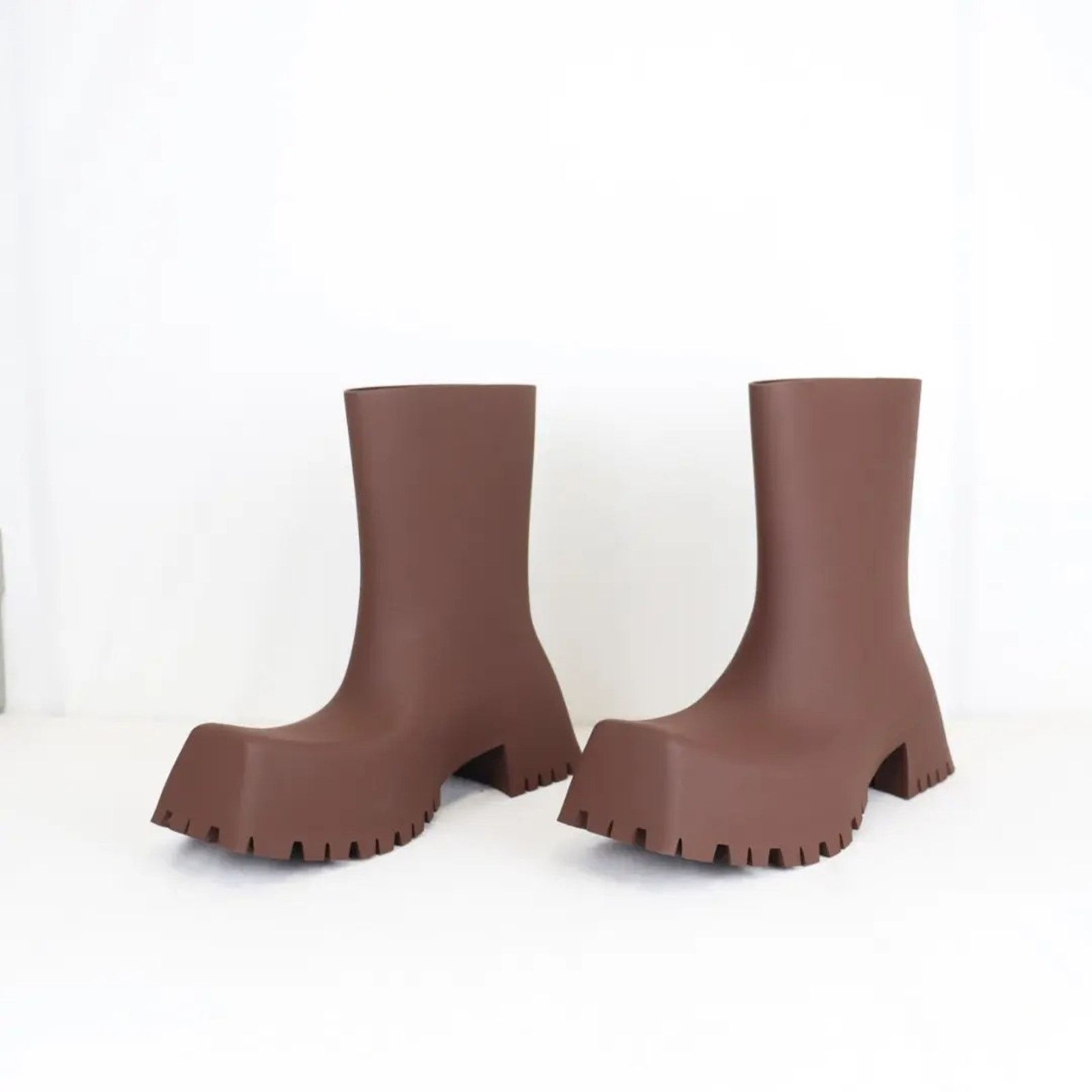 o1rshd1 Trooper Rubber Boots in Coffee Brown