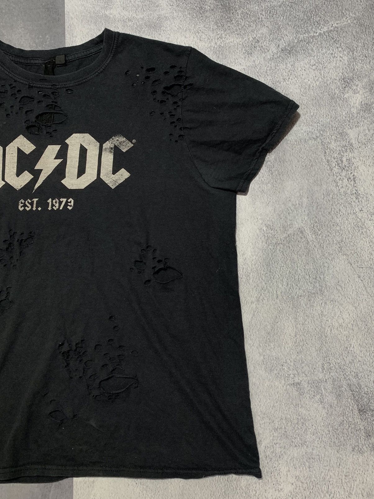 Band Tees × Vintage Vintage Y2K AC/DC distressed band tee big logo style size M Size US M / EU 48-50 / 2 - 3 Thumbnail