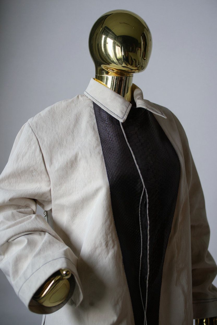 Other Custom-made Beige coat with real snake skin addition Size US L / EU 52-54 / 3 - 1 Thumbnail