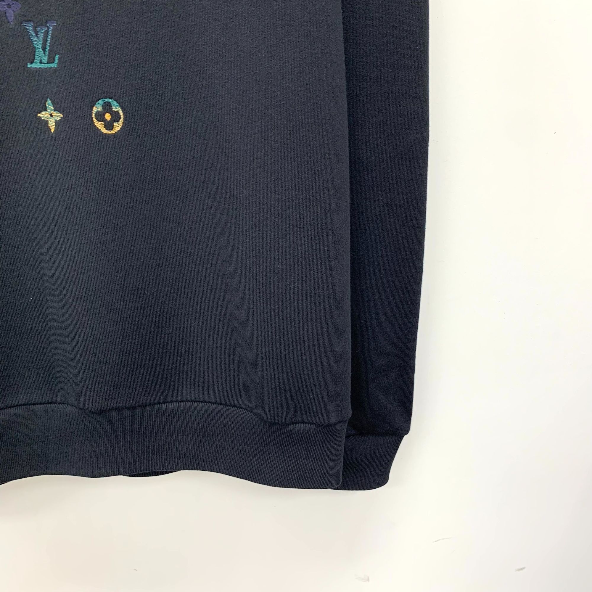 Louis Vuitton Louis Vuitton Black Gradient Logo Cotton Round-Neck Long-Sle Size US XXL / EU 58 / 5 - 5 Thumbnail