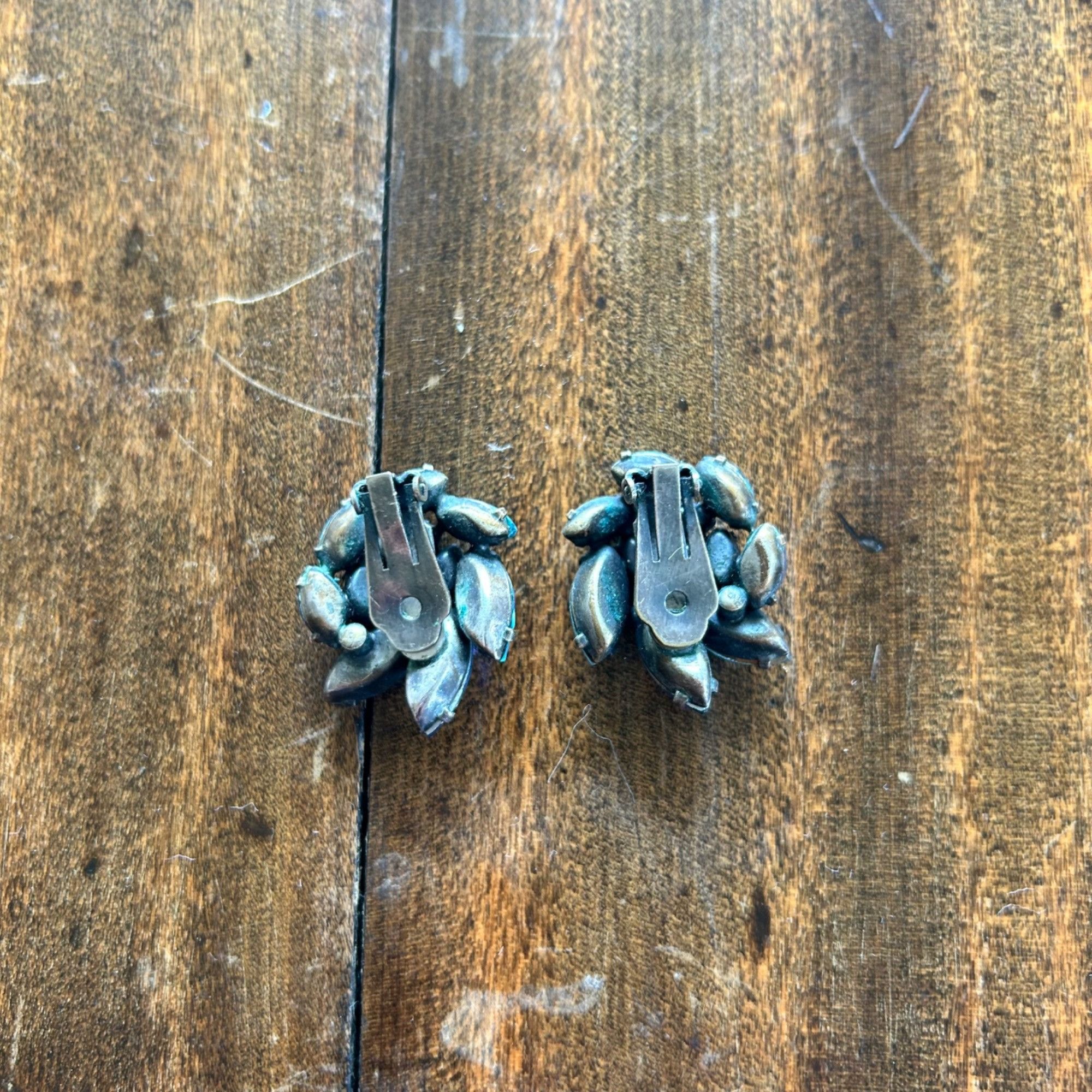 Vintage Vintage Blue Glass Rhinestone Aurora Borealis Clip Earrings Size ONE SIZE - 12 Thumbnail
