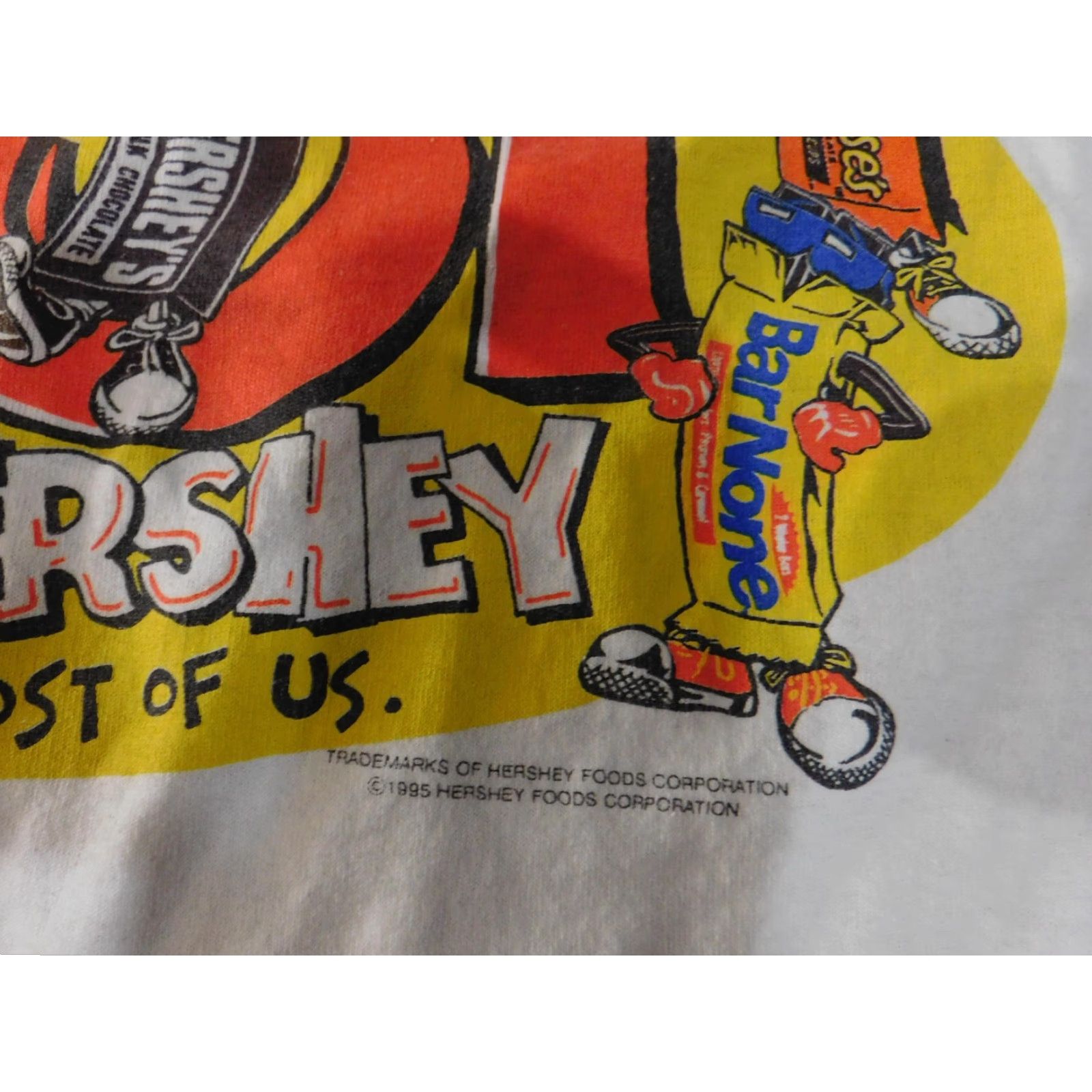 Vintage VINTAGE Hershey Shirt Mens Large White Graphic Print 90s Candy Bar Reese's Twizzlers Hershey's Kiss 5th Avenue Bar None 1995 College Lane T-Shirt Mens Size US L / EU 52-54 / 3 - 4 Thumbnail