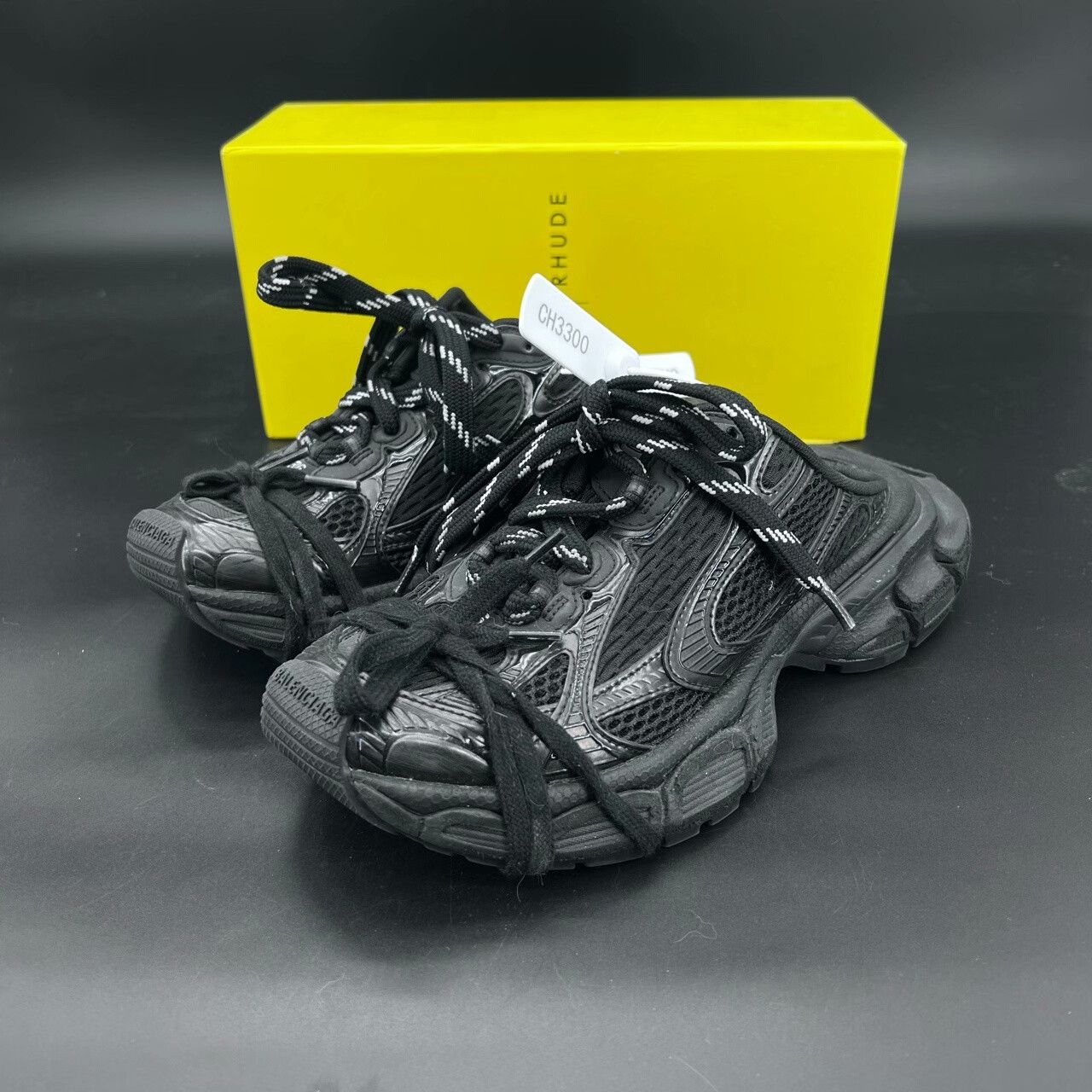 Balenciaga Balenciaga Black Lowtop Sneakers XXXL Men Size US 10 / EU 43 - 1 Thumbnail