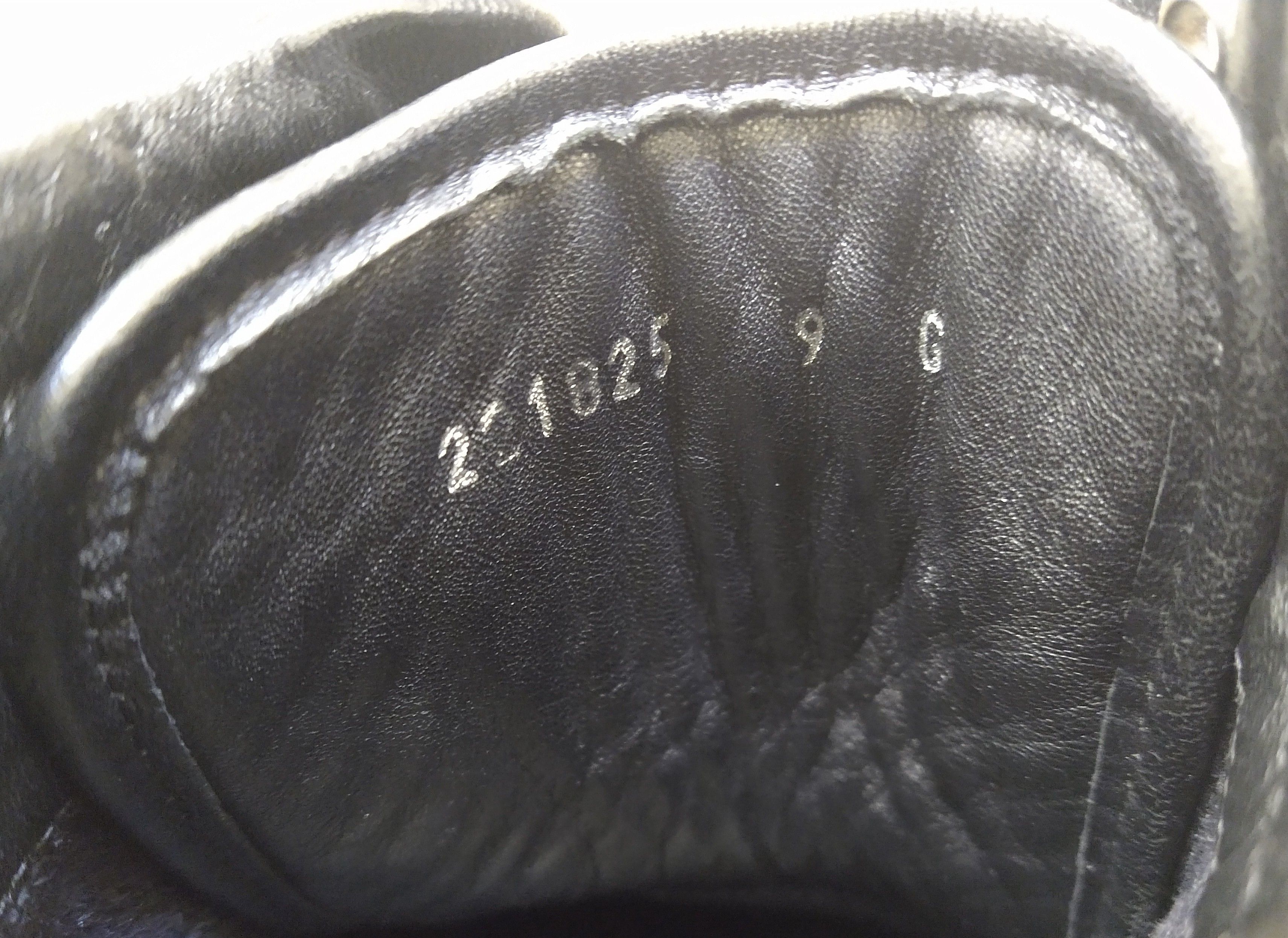 Gucci Gucci High Top Sneakers Black Leather Size 9.5 Lace Up Size US 9.5 / EU 42-43 - 10 Thumbnail