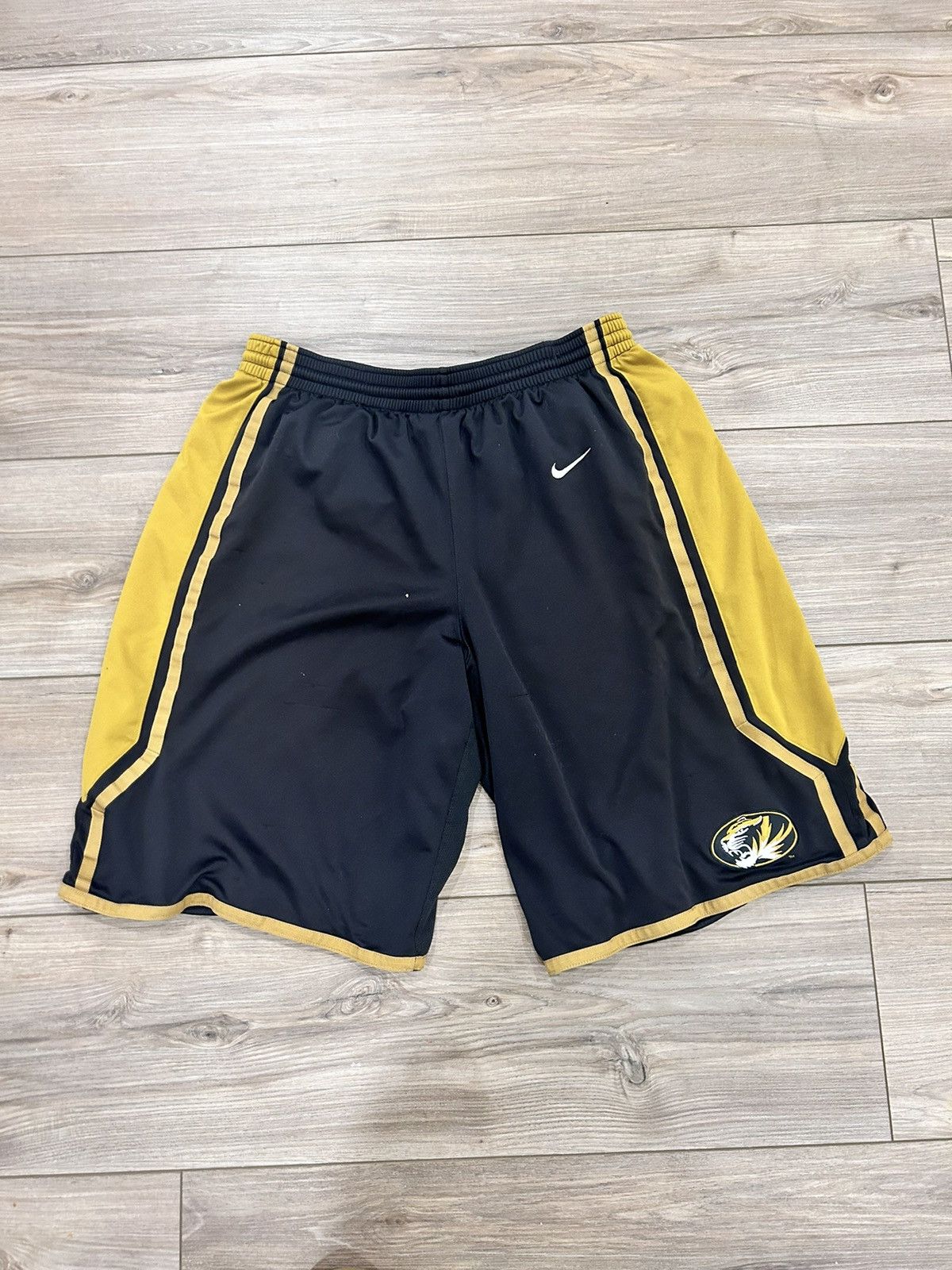 Nike Nike University of Missouri basketball shorts Size US 33 - 1 Thumbnail