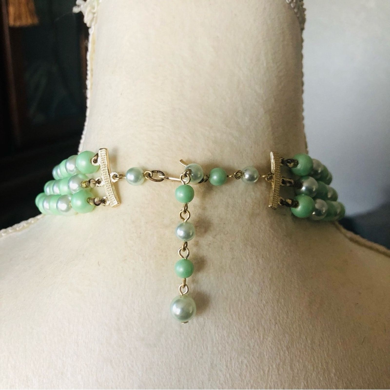Vintage Vintage mid century mint green pearl bead necklace Size ONE SIZE - 7 Thumbnail
