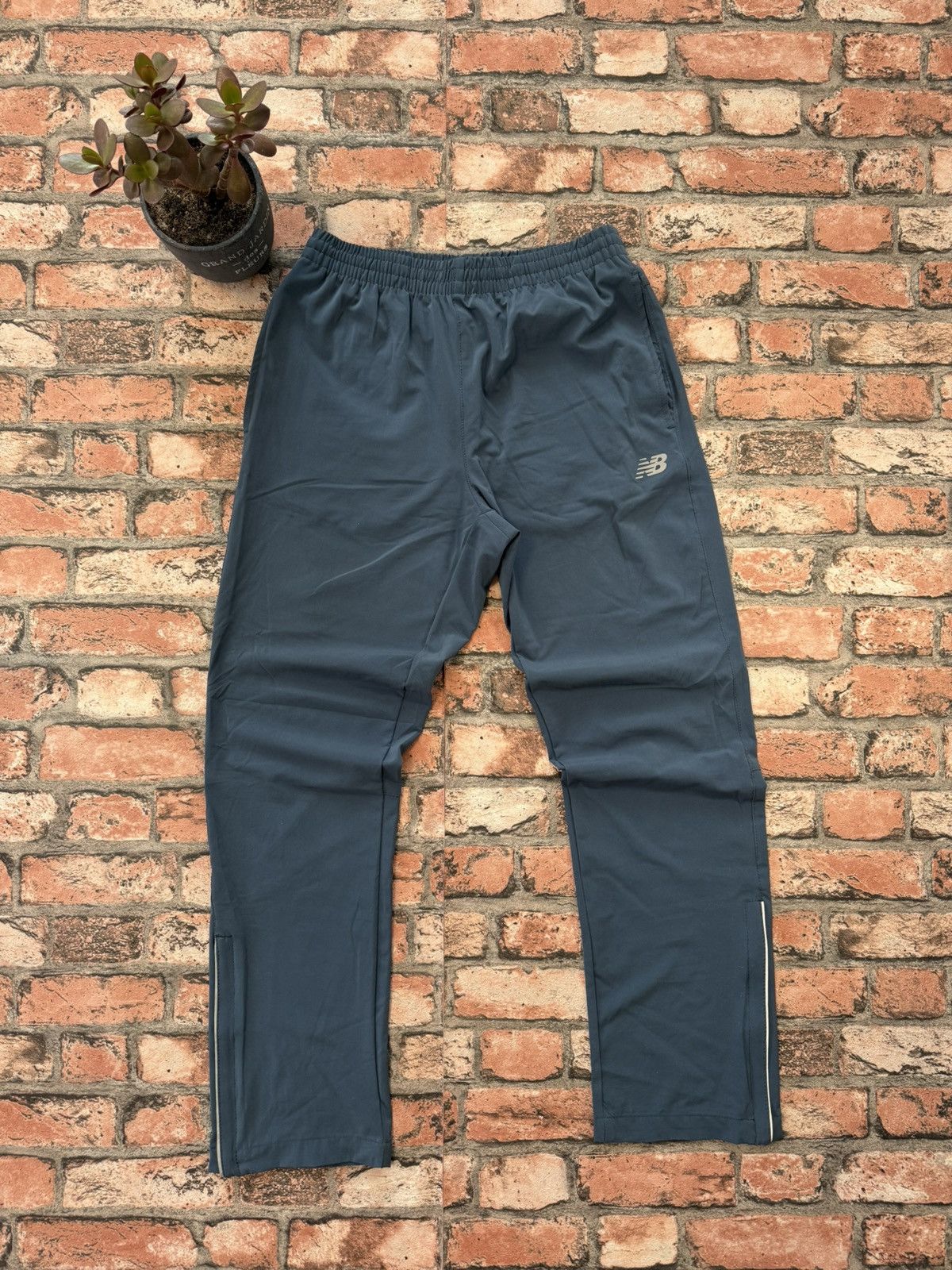 New Balance 90’s NEW BALANCE RARE LOGO RETRO VINTAGE Y2K NYLON ZIP PANTS Size US 32 / EU 48 - 1 Thumbnail