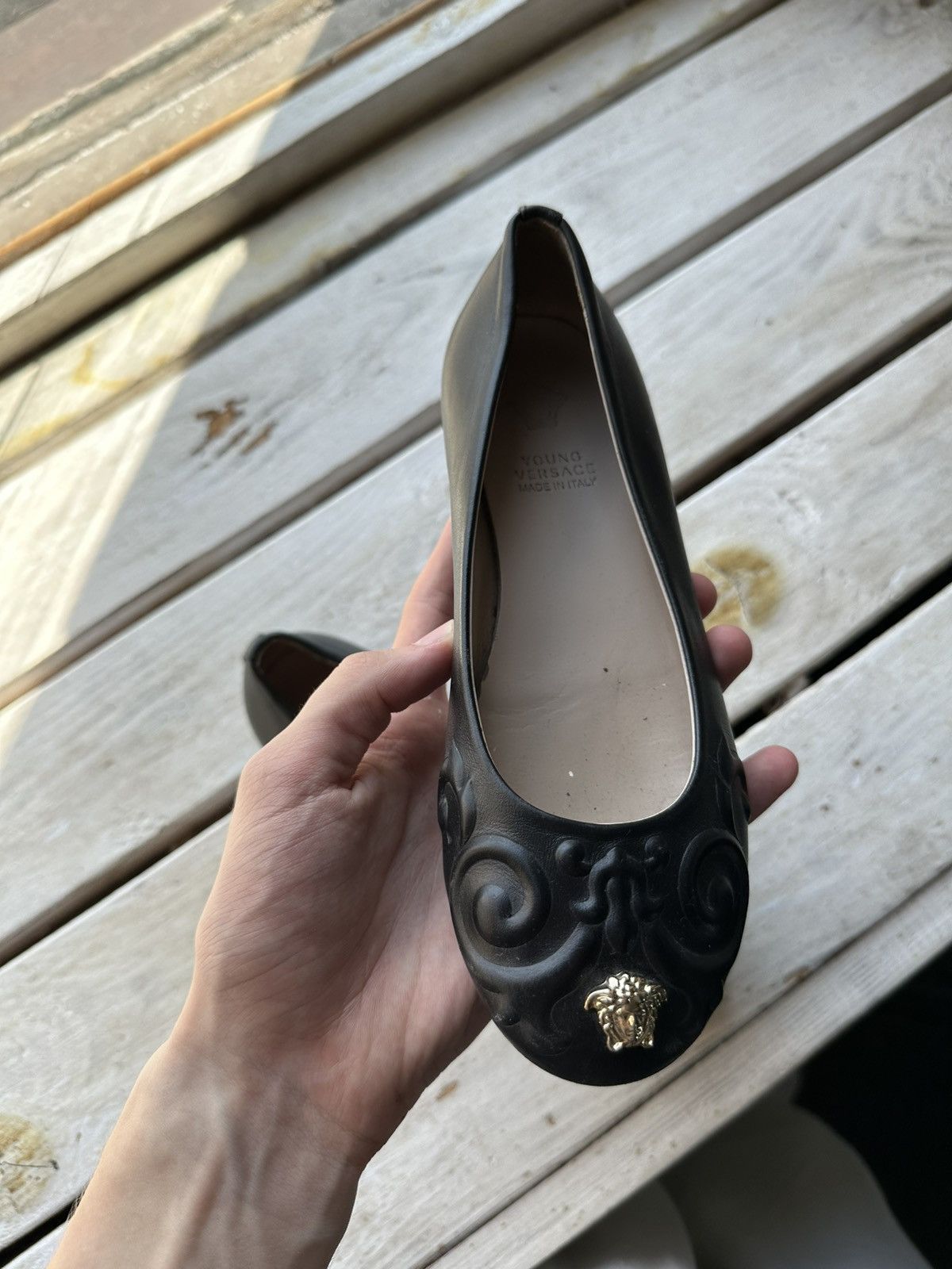 Versace 🚨VERSACE YOUNG sz 34 RARE WITH LOGO FLATS LUXURY Size US 4 / IT 34 - 9 Thumbnail