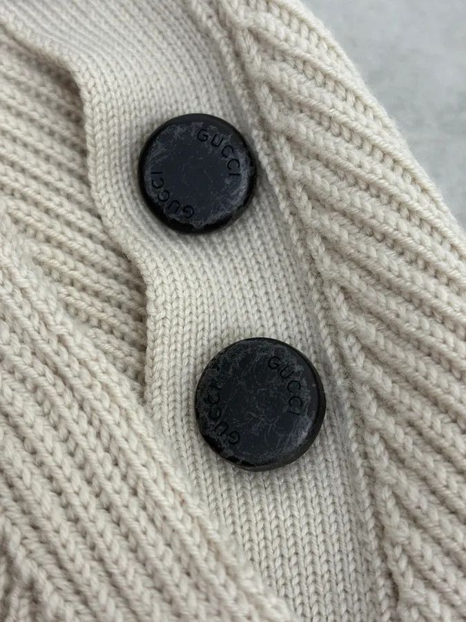 Gucci 2000s Gucci Beige Buttoned Wool Sweater Size US M / EU 48-50 / 2 - 9 Thumbnail