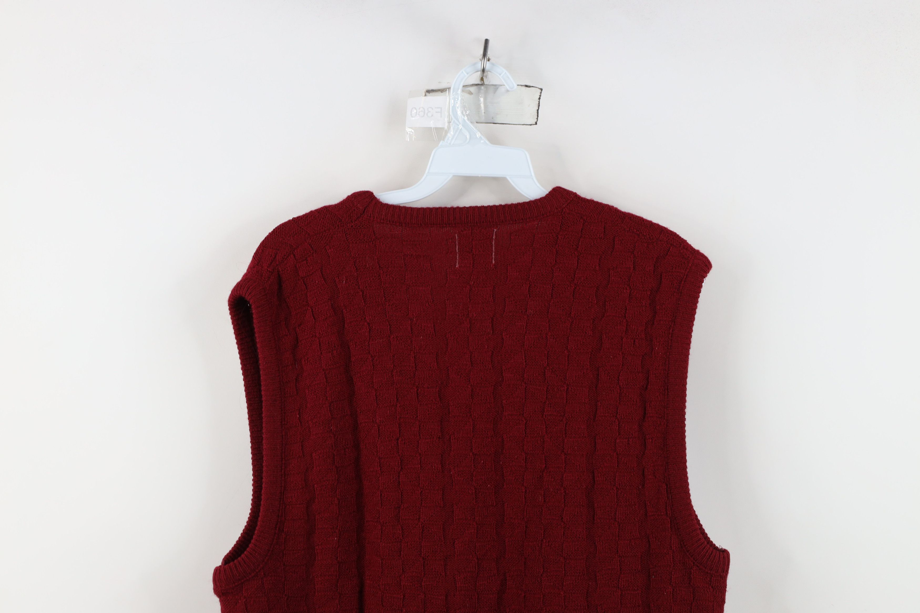 Vintage Vintage 70s Streetwear Weave Knit Blank Sweater Vest Red USA Size US L / EU 52-54 / 3 - 8 Thumbnail