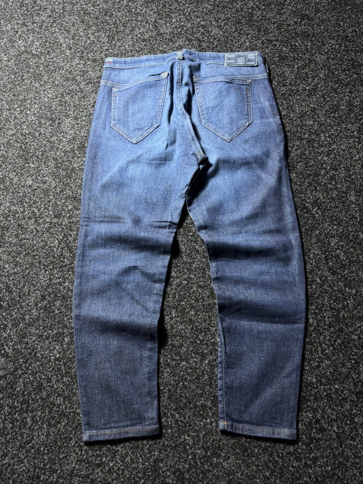 Diesel 00s Diesel Luxury Italy Chinelle Regular Slim Tapered Jeans Size 30" / US 8 / IT 44 - 13 Thumbnail
