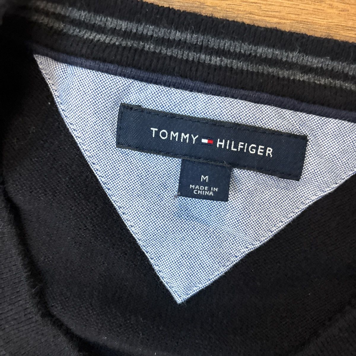 Tommy Hilfiger Tommy Hilfiger v neck sweater Size US M / EU 48-50 / 2 - 2 Thumbnail