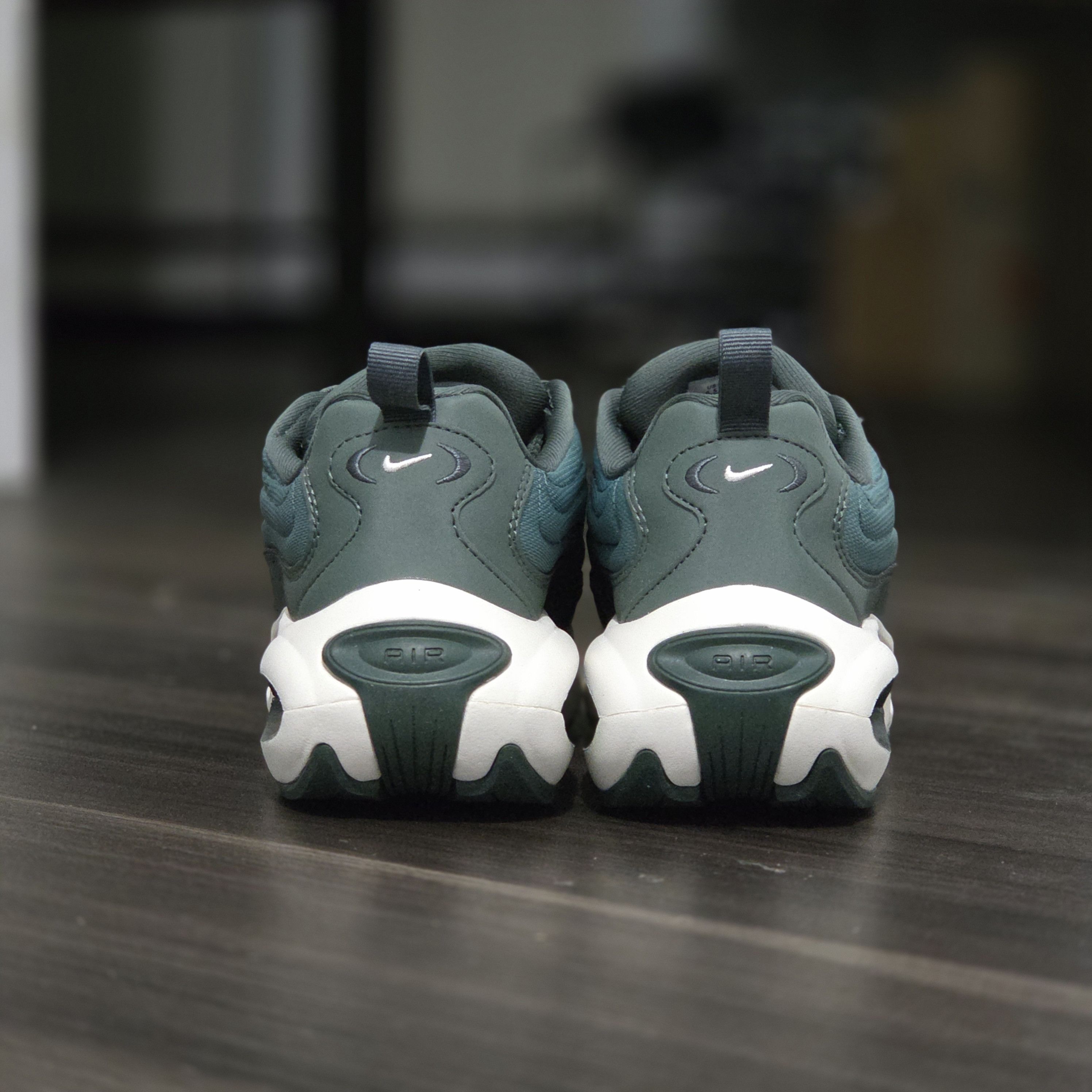 Nike Nike Air Max Women’s Vintage Green Bicoastal Soft-SZ 6.5 Size US 6.5 / IT 36.5 - 12 Thumbnail