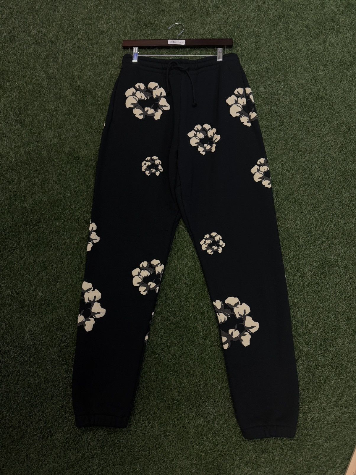 Cactus Plant Flea Market × DENIM TEARS Denim Tears x CPFM Cotton Wreath Sweatpants (S) (NEW) Size US 28 / EU 44 - 1 Thumbnail