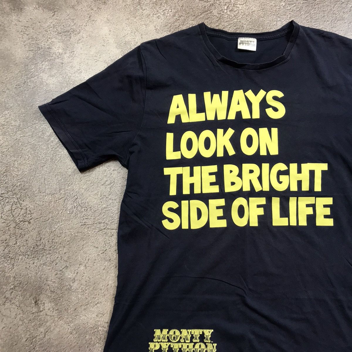 Vintage Vintage 90s Sun Faded Graphic Tee Humor Streetwear Baggy L Size US L / EU 52-54 / 3 - 3 Thumbnail
