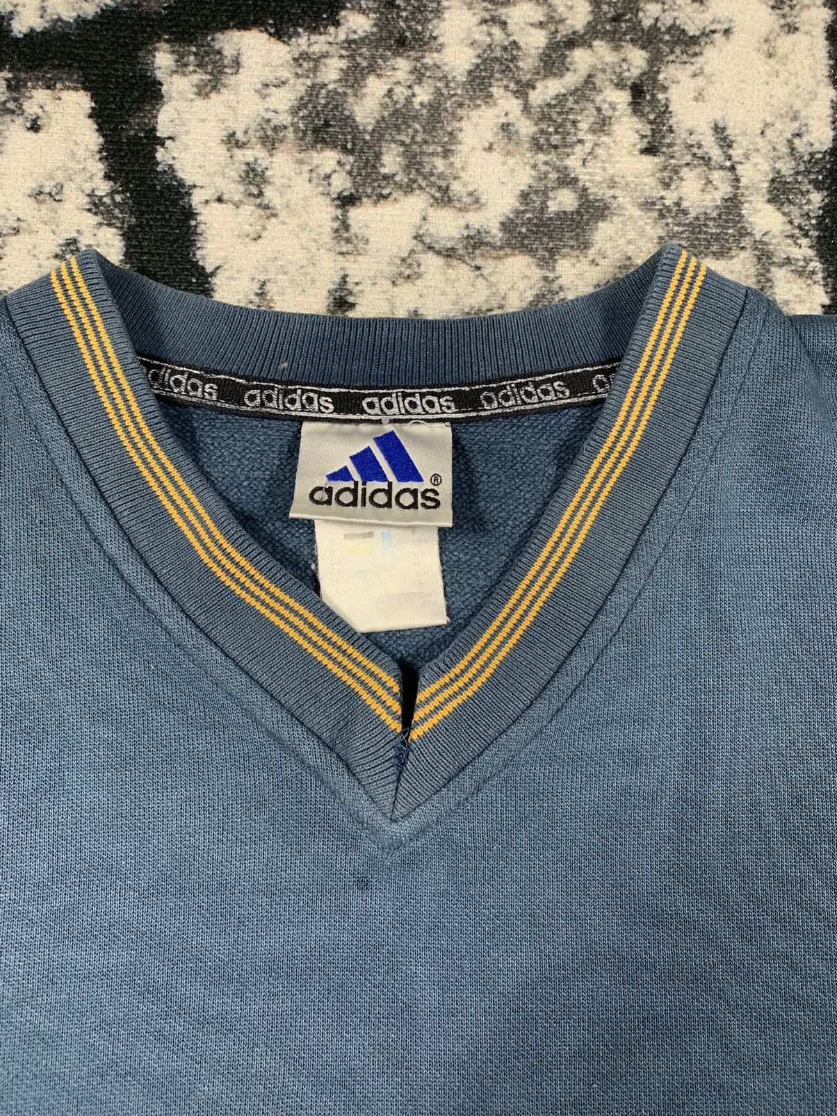 Adidas × Vintage Vintage Adidas Sweatshirt Crewneck Boxy Big Logo Faded Baggy Size US M / EU 48-50 / 2 - 7 Thumbnail