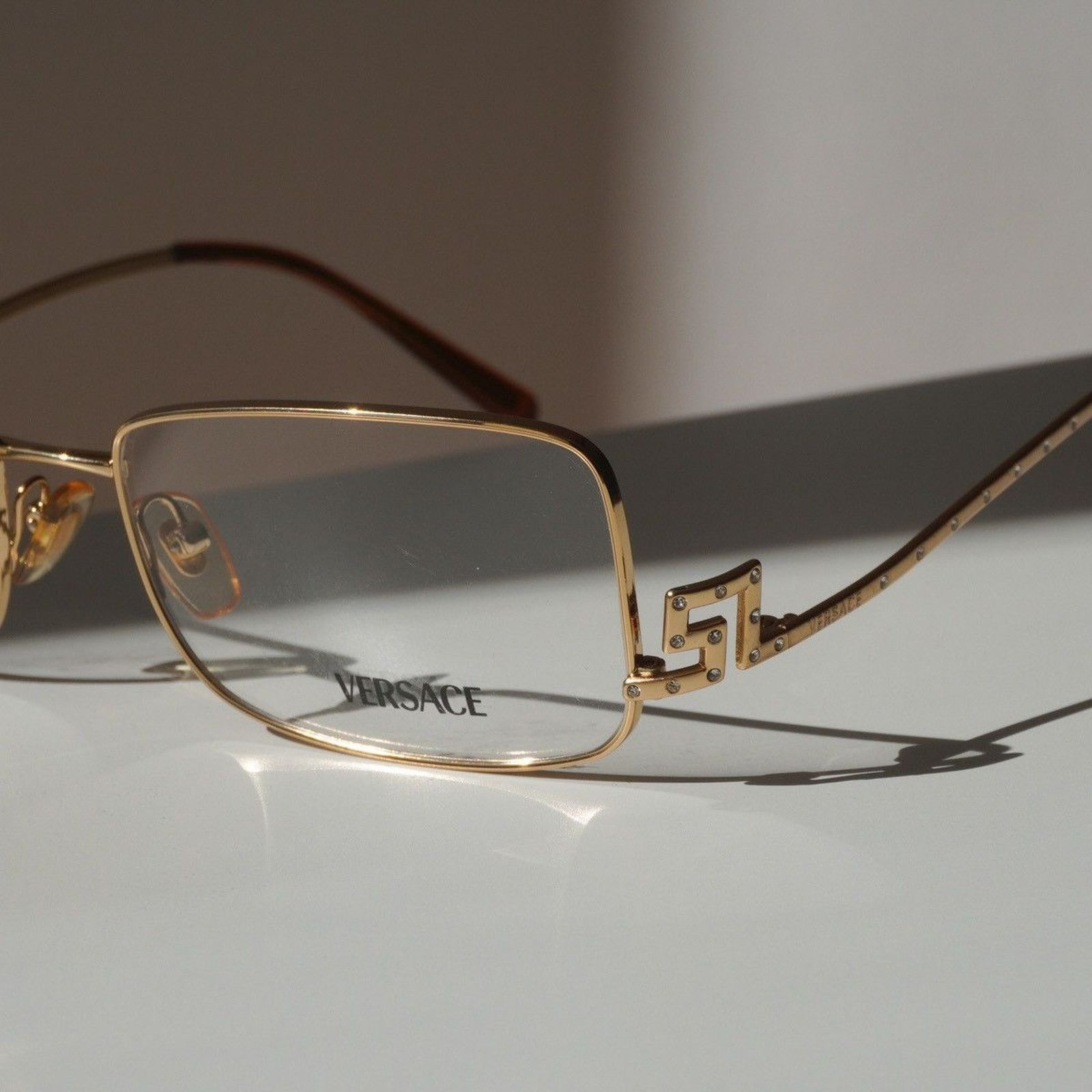 Versace Vintage versace gold crystal logo eyewear glasses Size ONE SIZE - 8 Thumbnail
