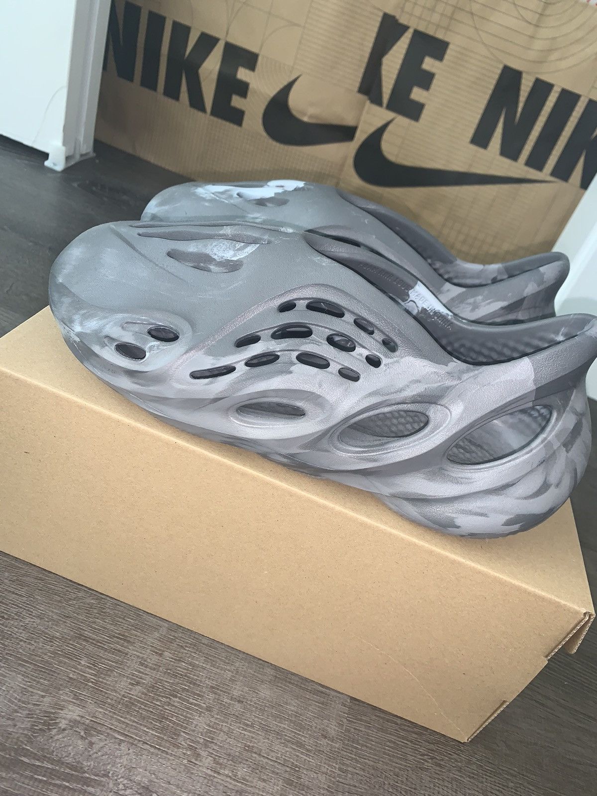 Adidas × Kanye West × Yeezy Yeezy Foamrunner MX Granite Size 10M Size US 10 / EU 43 - 3 Thumbnail