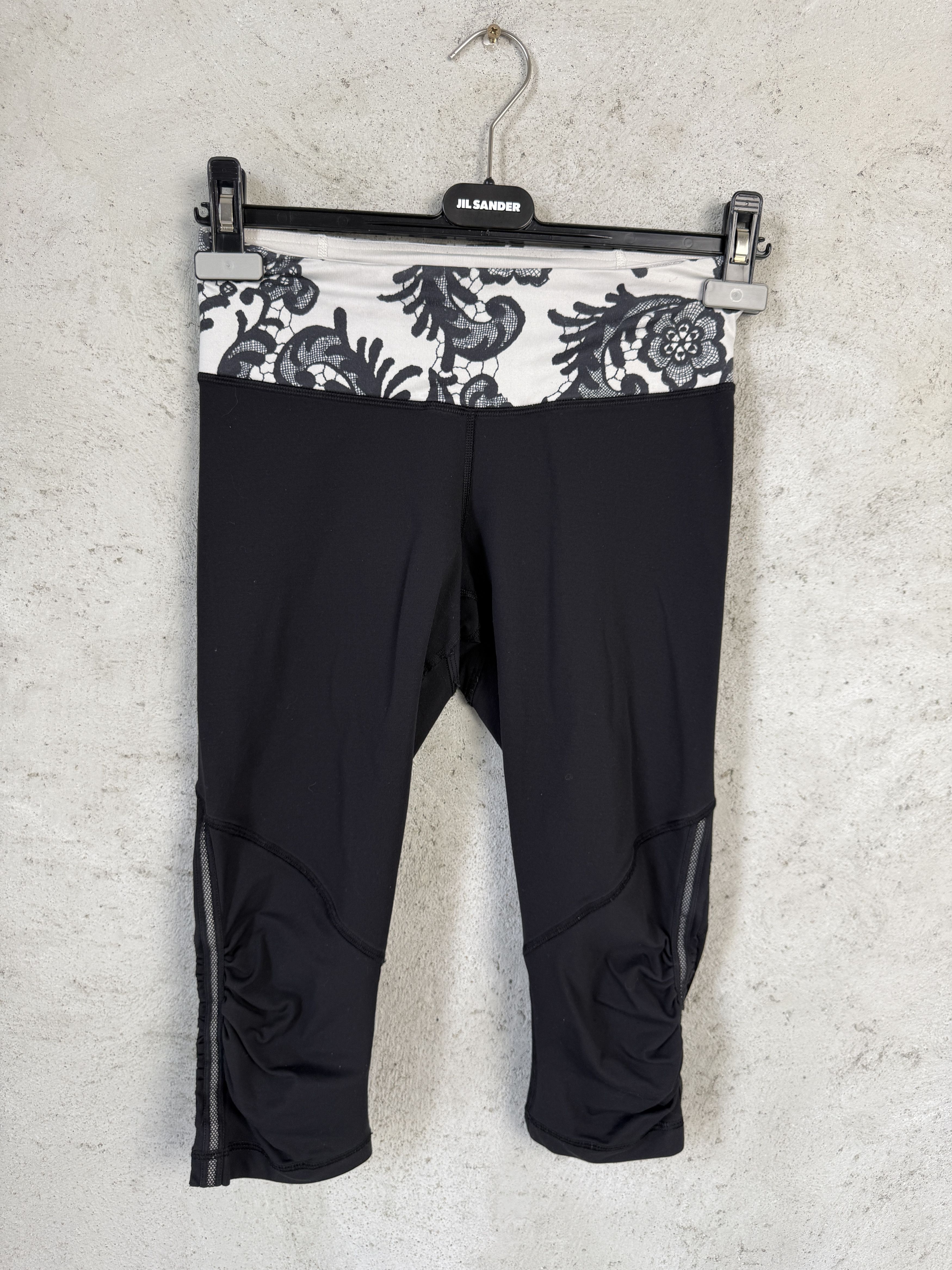 Lululemon Lululemon capri leggings sport gym yoga pilates Size 28" / US 6 / IT 42 - 2 Thumbnail
