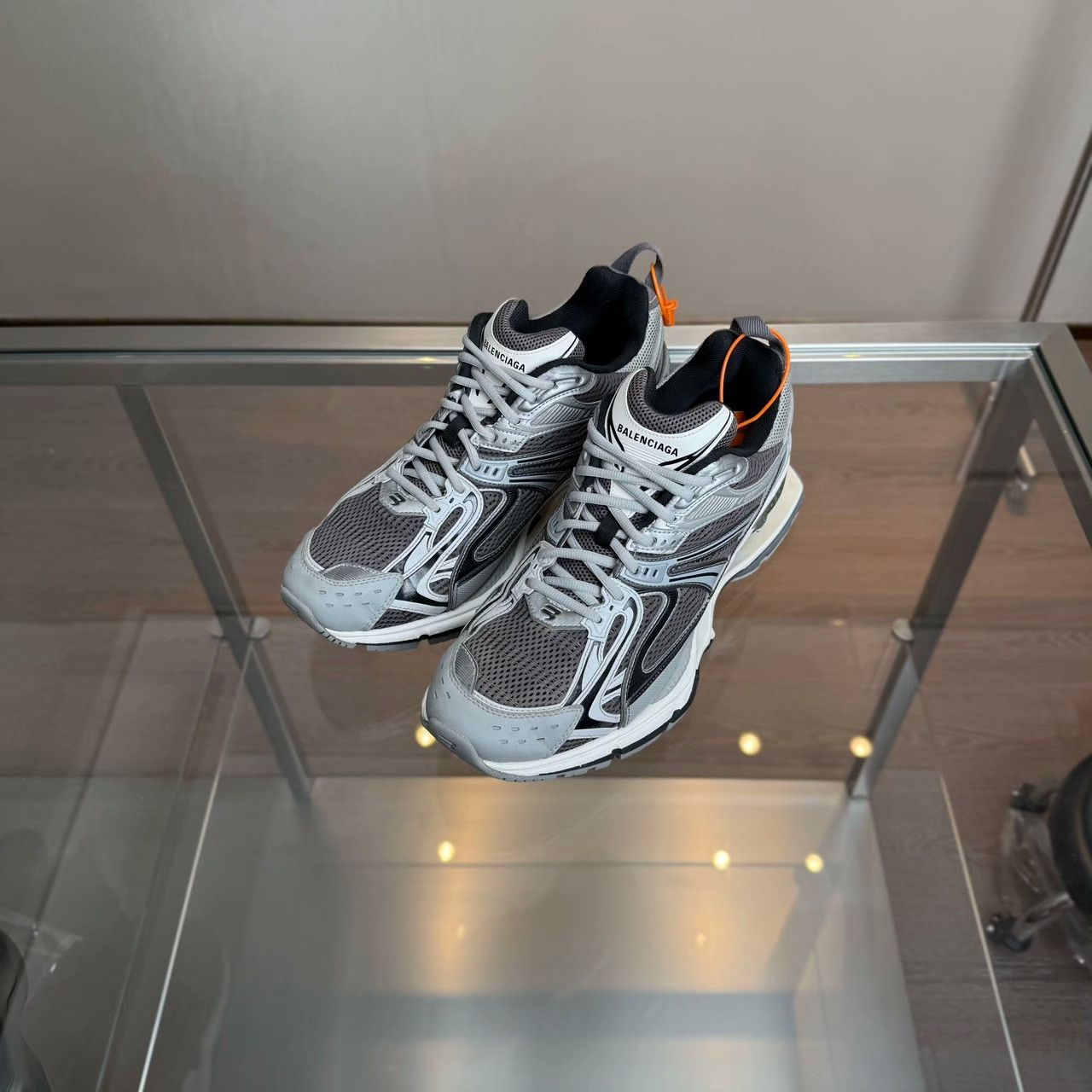 Balenciaga Balenciaga Gray Lowtop Sneakers 43 Men Size US 10 / EU 43 - 1 Thumbnail