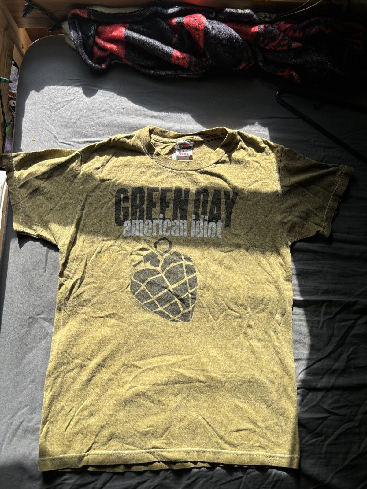 Vintage *RARE* Vintage 2000' s Greenday American Idiot Tour Tee Size S / US 4 / IT 40 - 1 Thumbnail