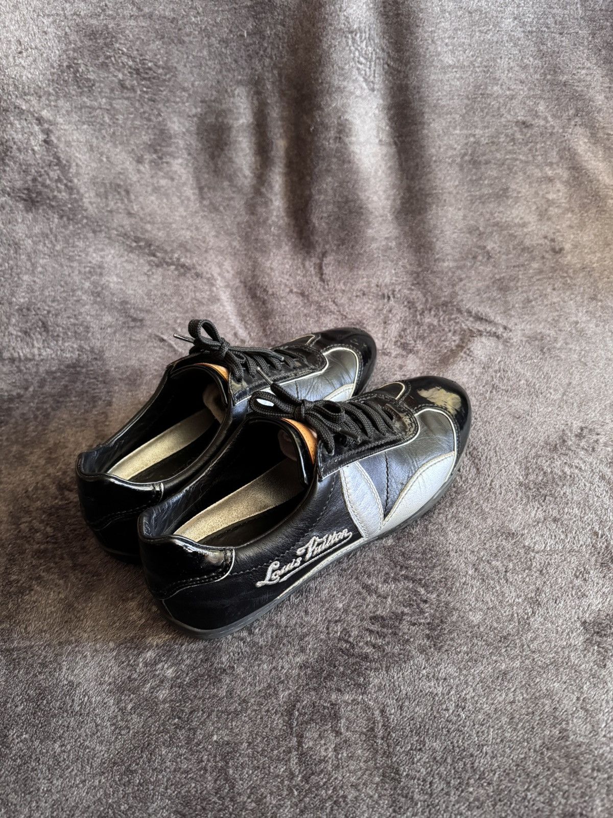 Louis Vuitton Luis Vuitton low-cut silver flower black leather sneakers Size US 7 / IT 37 - 5 Thumbnail