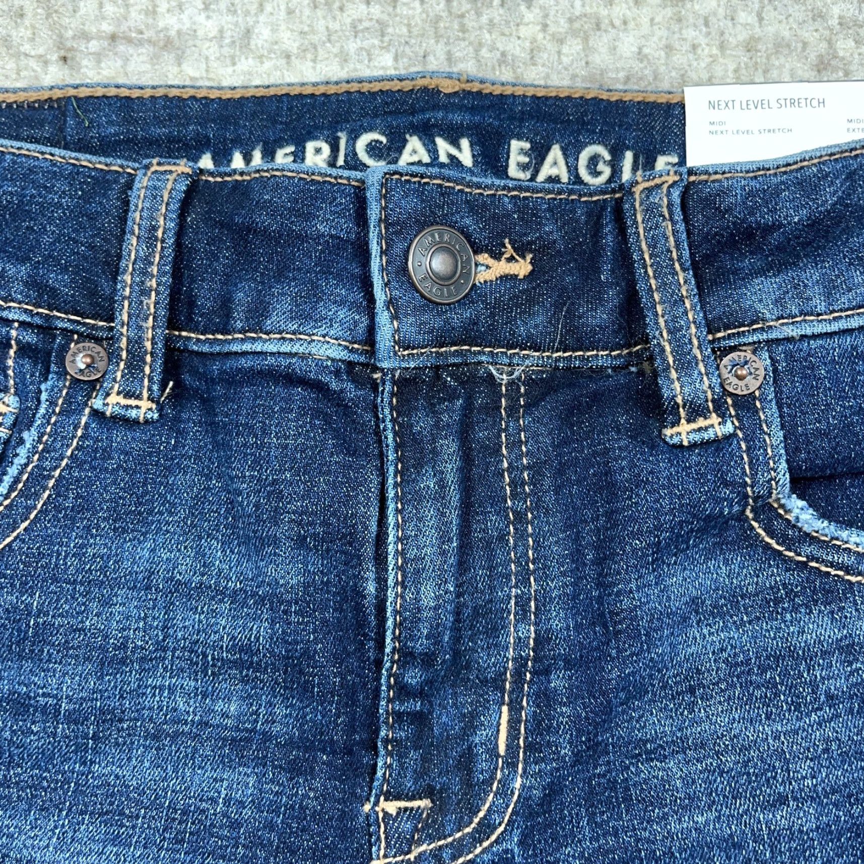 American Eagle Outfitters VINTAGE? No. Actually: American Eagle Shorts Women 0 Midi Cut Off Cuffed Dark Wash Faded Stretch 25W Size 25" / US 0 / IT 36 - 6 Thumbnail