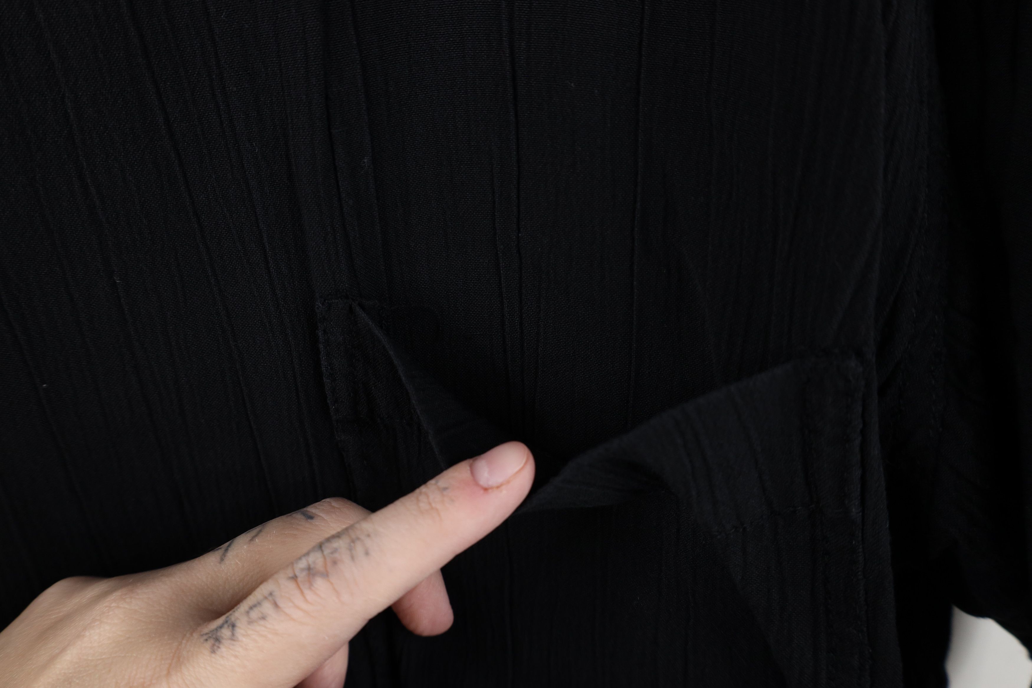 Vintage Vintage 90s Streetwear Gauzy Rayon Knit Pocket T-Shirt Black Size US M / EU 48-50 / 2 - 4 Thumbnail
