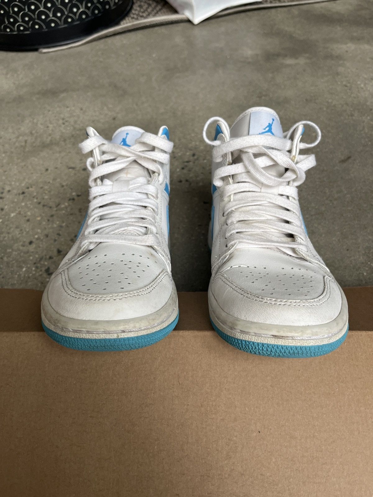 Jordan Brand × Nike Air Jordan 1 Mid UNC Women’s Size US 6 / IT 36 - 3 Thumbnail
