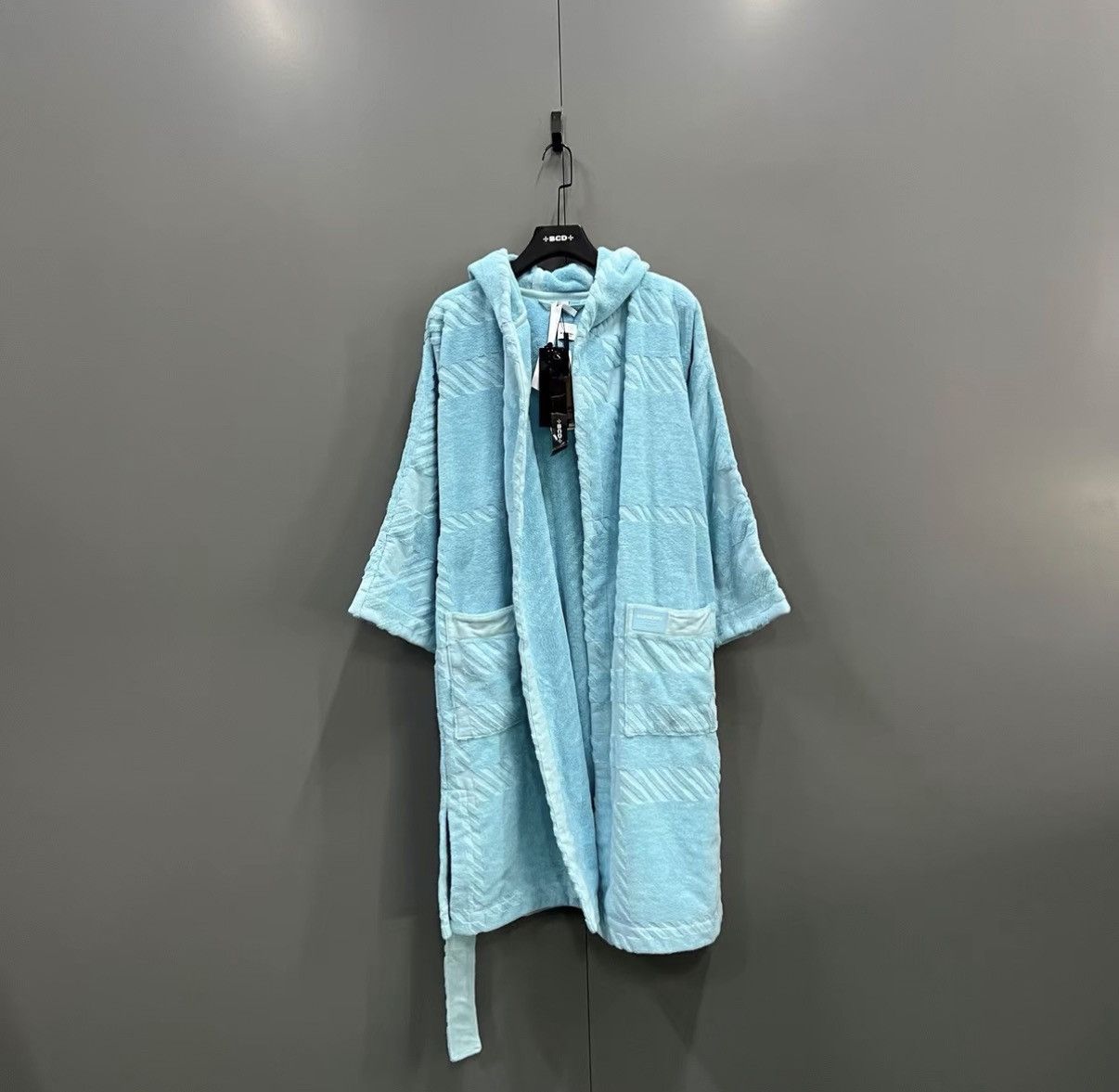 Burberry Burberry Light Blue Bathrobe J41 Size US S / EU 44-46 / 1 - 1 Thumbnail