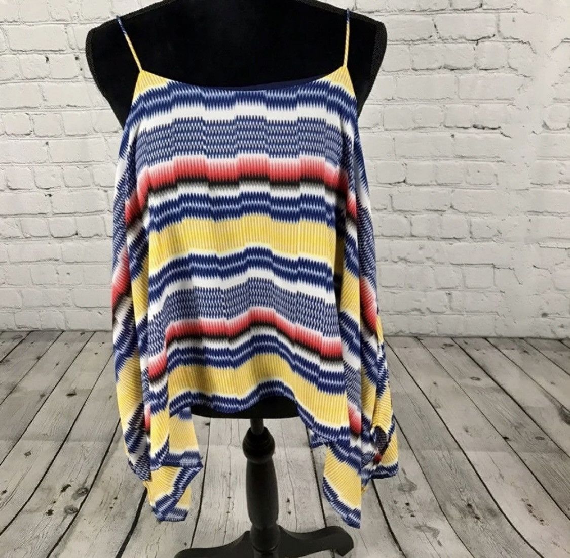 Vince Camuto VINCE CAMUTO HANDKERCHIEF CHIFFON CAMI TANK TOP Size M / US 6-8 / IT 42-44 - 1 Thumbnail