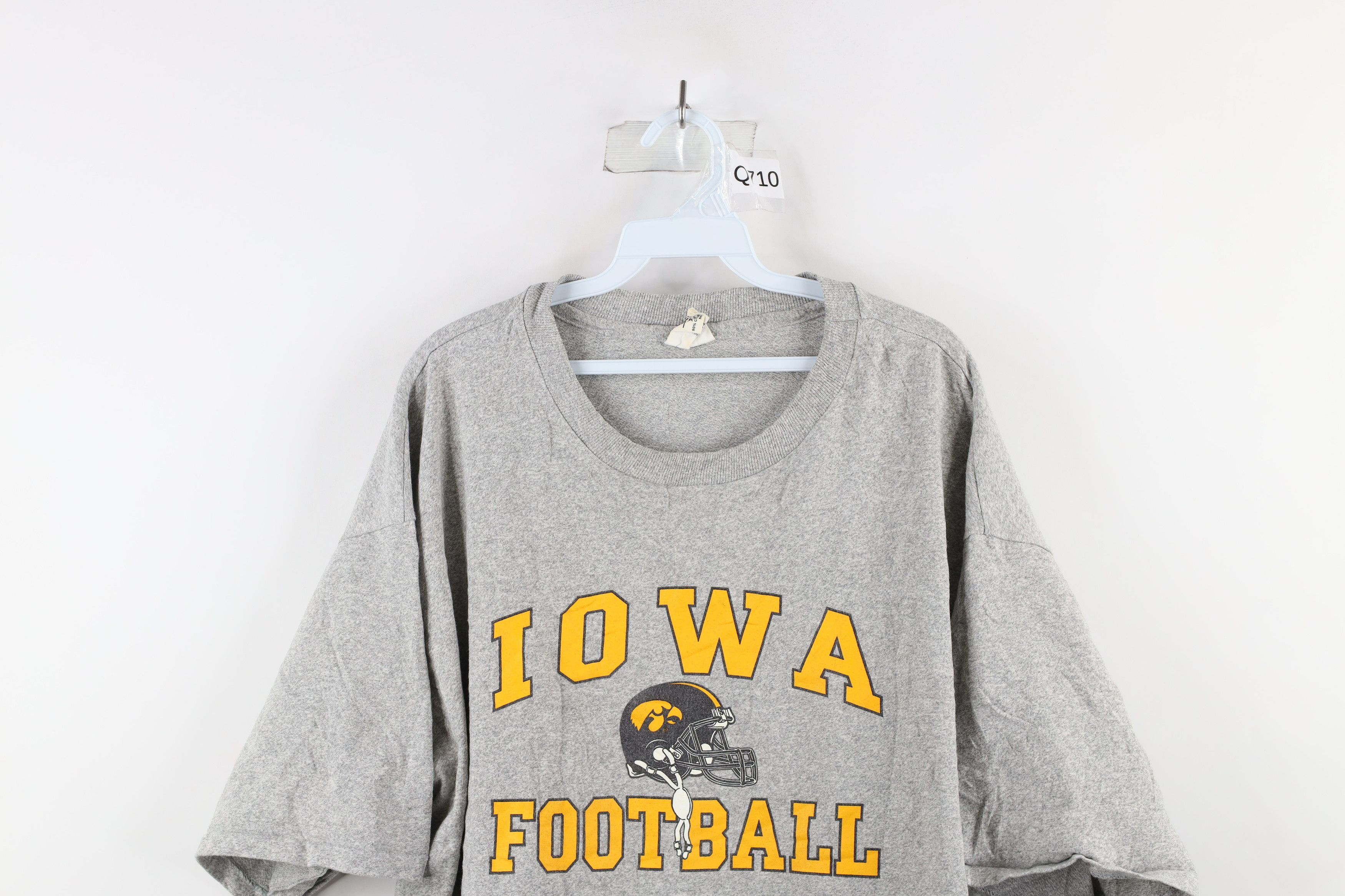 Vintage Vintage 90s Out University of Iowa Football T-Shirt Gray USA Size US XXL / EU 58 / 5 - 2 Thumbnail