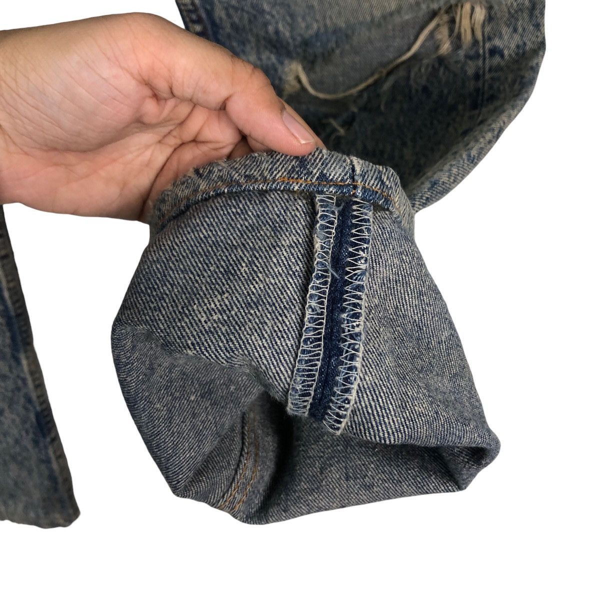 Levi's 🔥VINTAGE DENIM JEANS LEVI’S 501 DISTRESSED RUSTY DESIGN Size US 33 - 14 Thumbnail