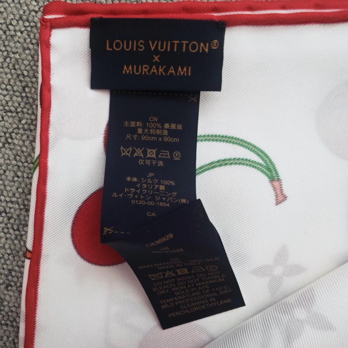 Louis Vuitton × Takashi Murakami Louis Vuitton x Murakami Cerise/Cherries silk scarf Size ONE SIZE - 6 Thumbnail