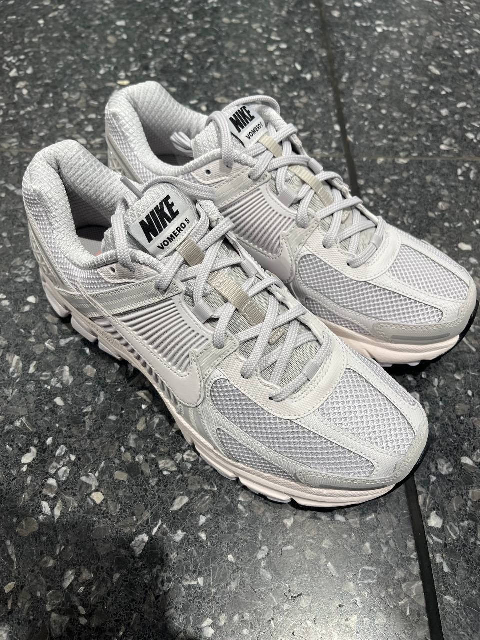 Nike Nike Zoom Vomero 5 Size US 10 / EU 43 - 1 Thumbnail