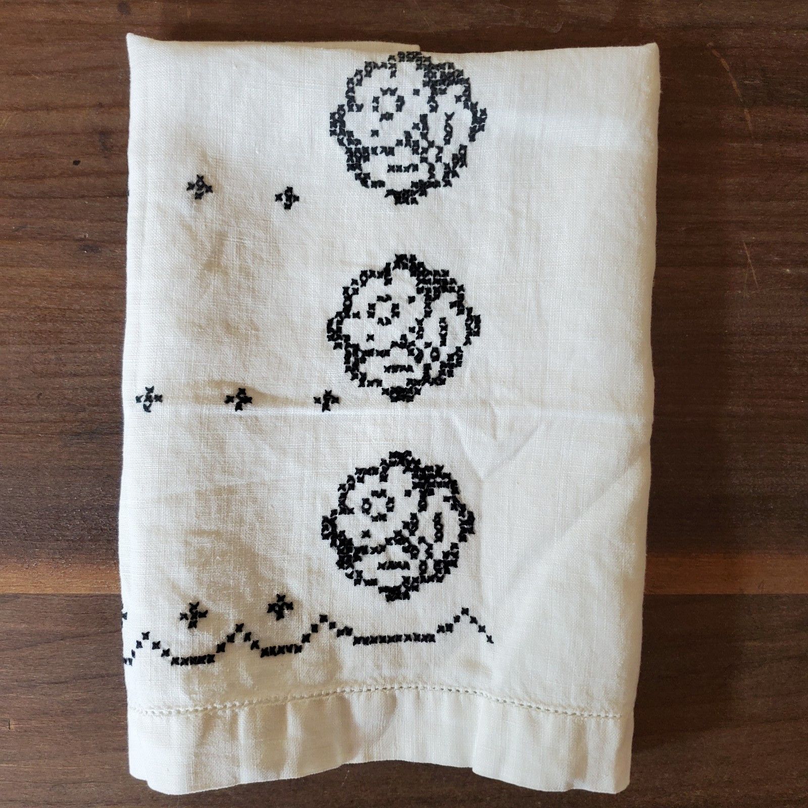 The Unbranded Brand Vintage Hand Towel Black Rose Cross Stitch White 17x12" Size ONE SIZE - 1 Thumbnail