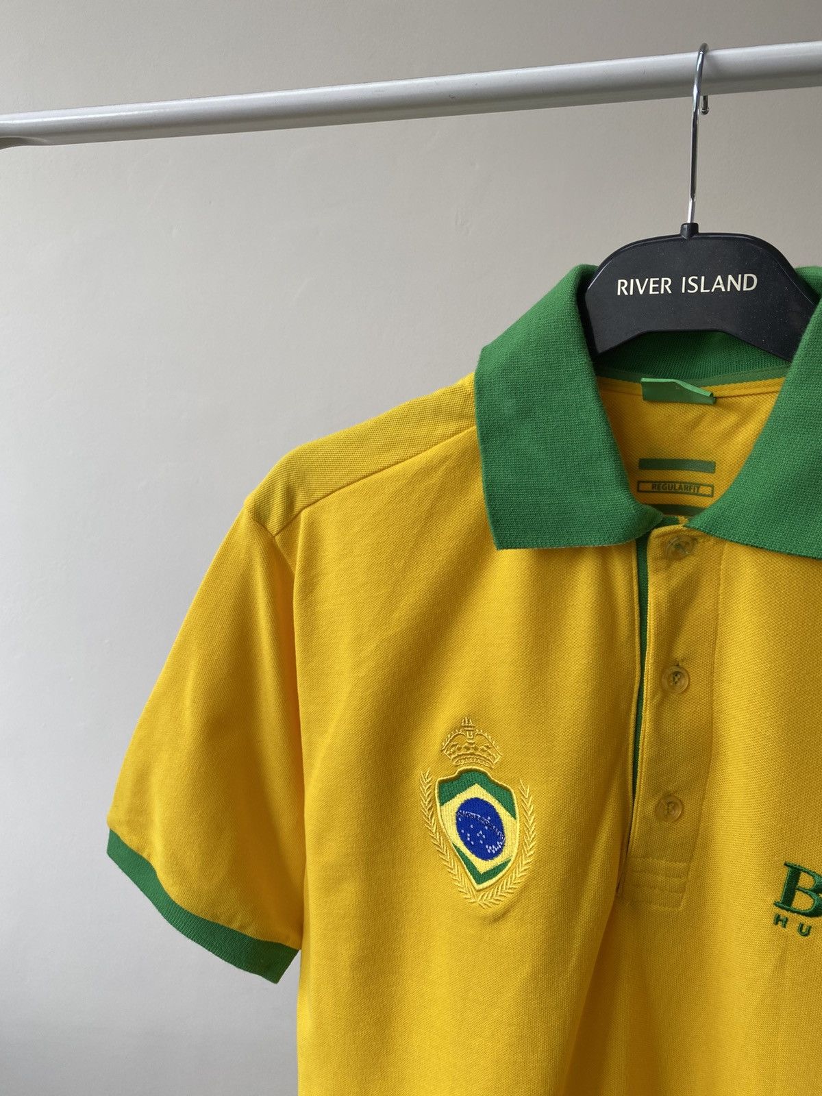 Hugo Boss × Vintage Vintage Hugo Boss Brazil Embroidered Yellow Green Polo Size US L / EU 52-54 / 3 - 9 Thumbnail