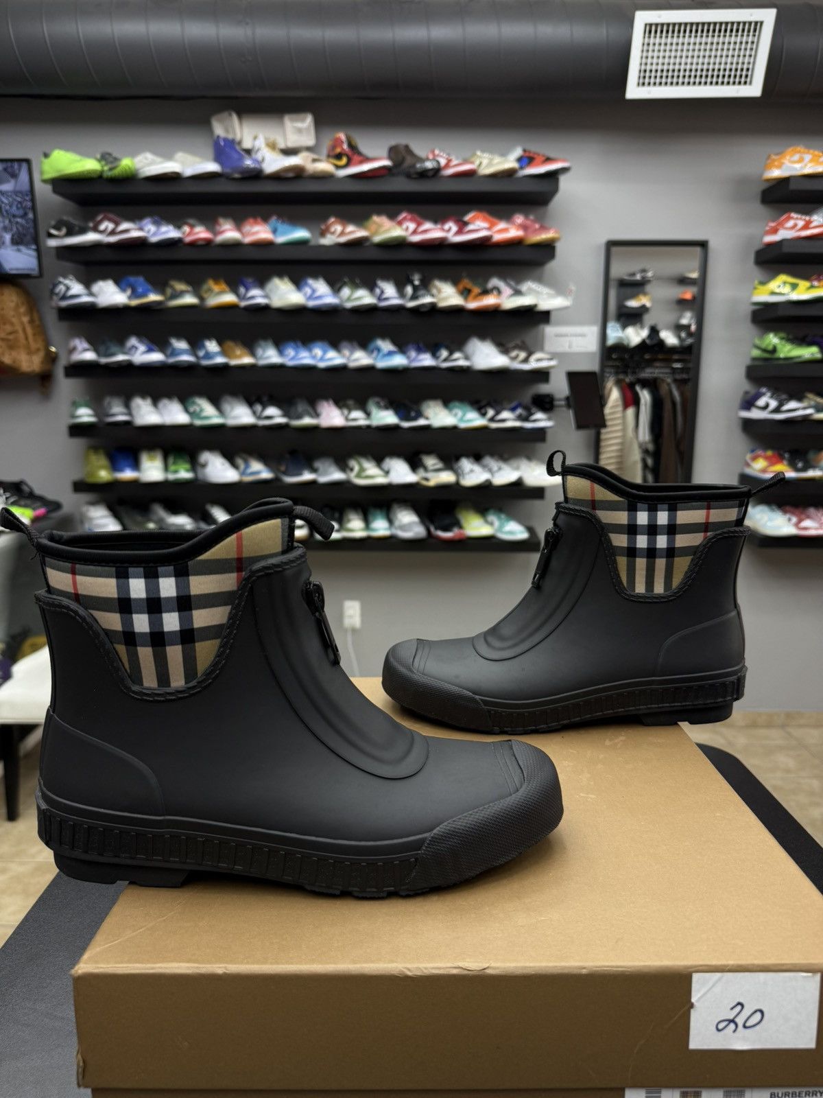 Burberry Burberry Flinton Check Rain Boots Booties Size 39 / 9 US Size US 9 / IT 39 - 2 Thumbnail