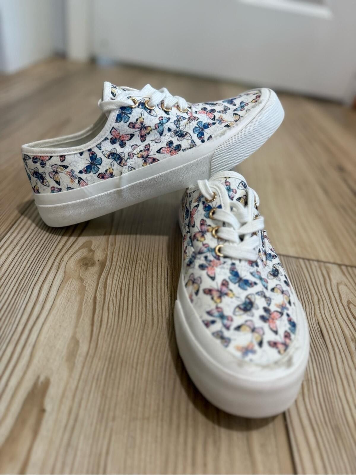 Other Sincerely Jules White Butterfly Canvas Sneakers Size US 6.5 / IT 36.5 - 3 Thumbnail