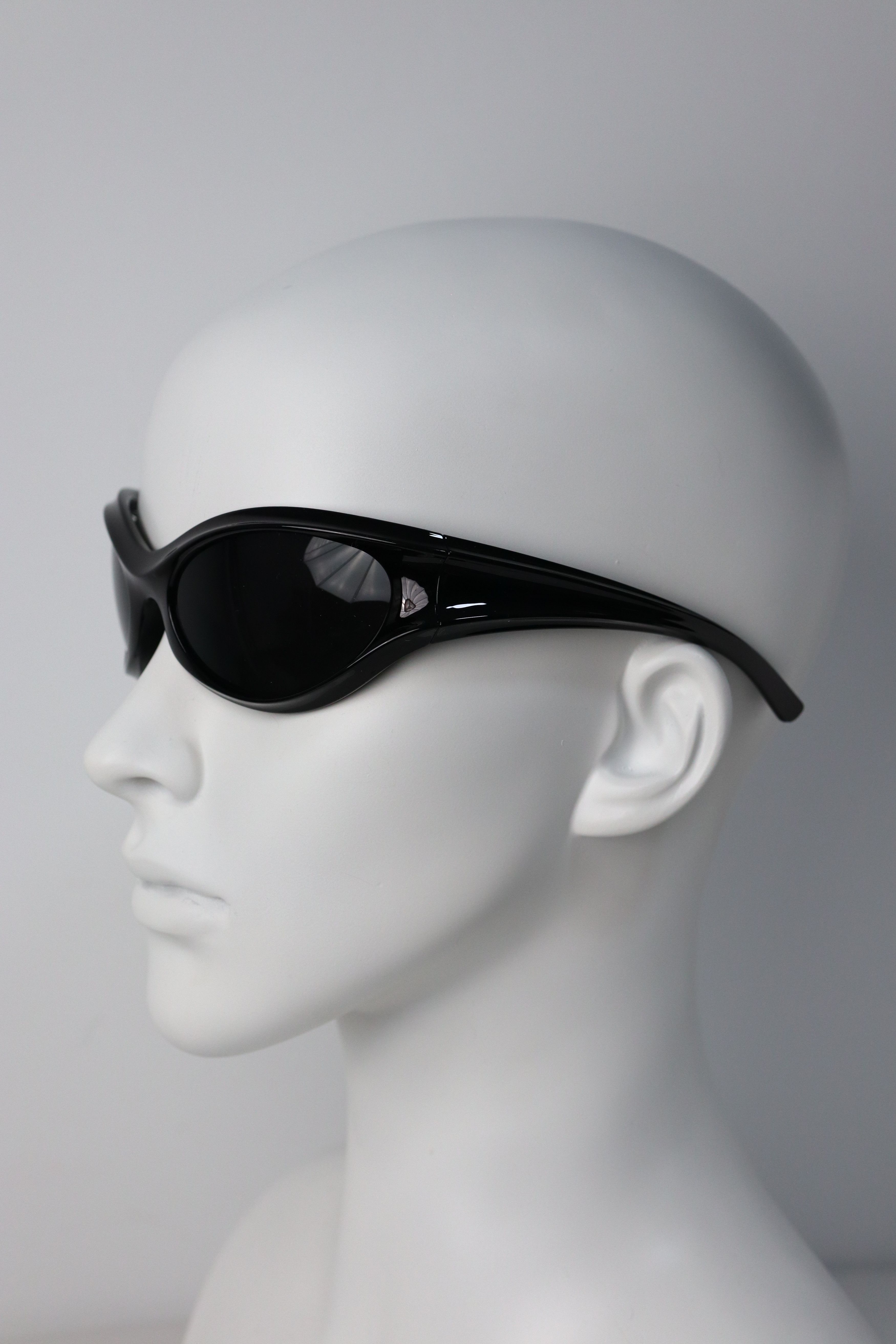Japanese Brand Y2k Avant Garde Futuristic Round Black Sunglasses Unisex OS Size ONE SIZE - 3 Thumbnail