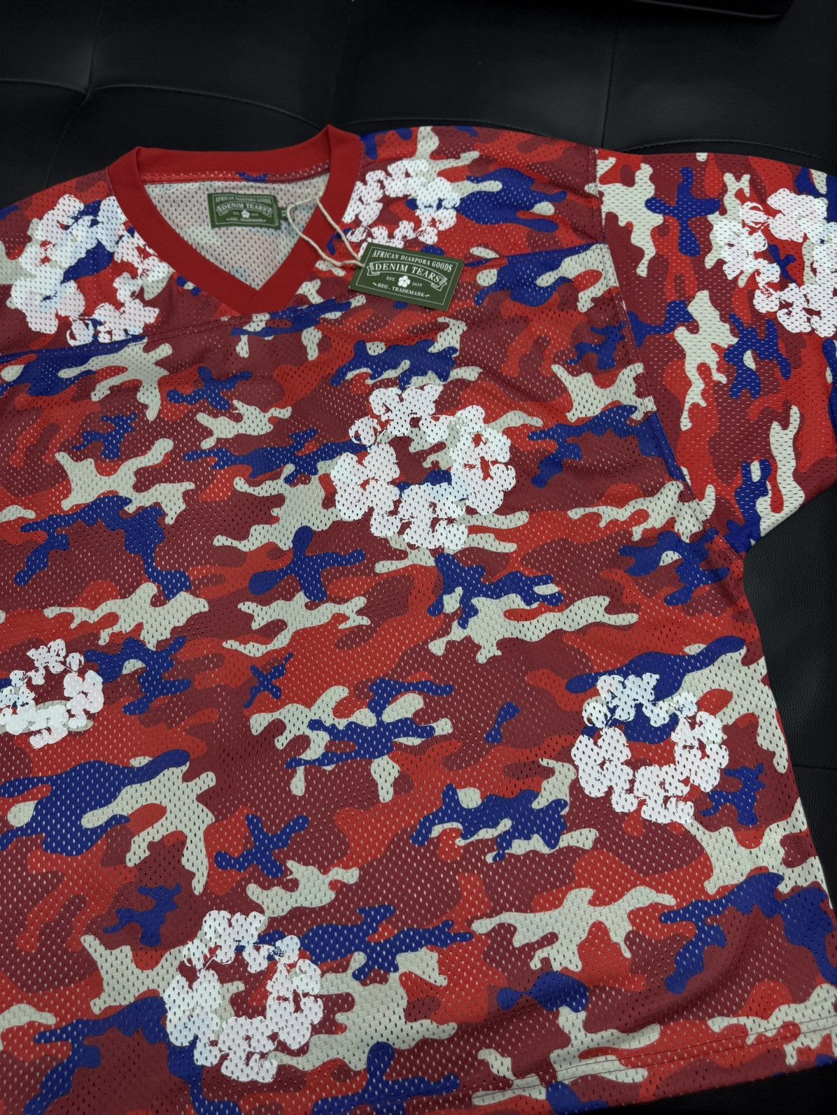 DENIM TEARS Denim Tears Red Camo Cotton Wreath Jersey Size XL (NEW) Size US XL / EU 56 / 4 - 1 Thumbnail