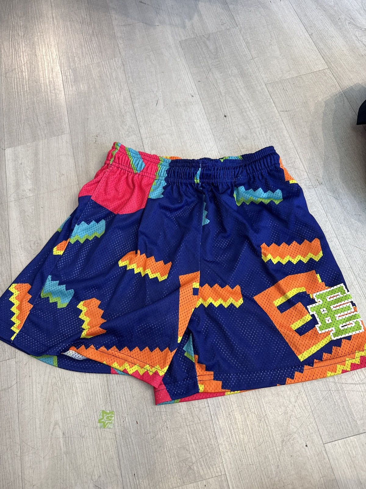 Eric Emanuel Eric Emanuel fiesta purple green shorts Size US 36 / EU 52 - 1 Thumbnail