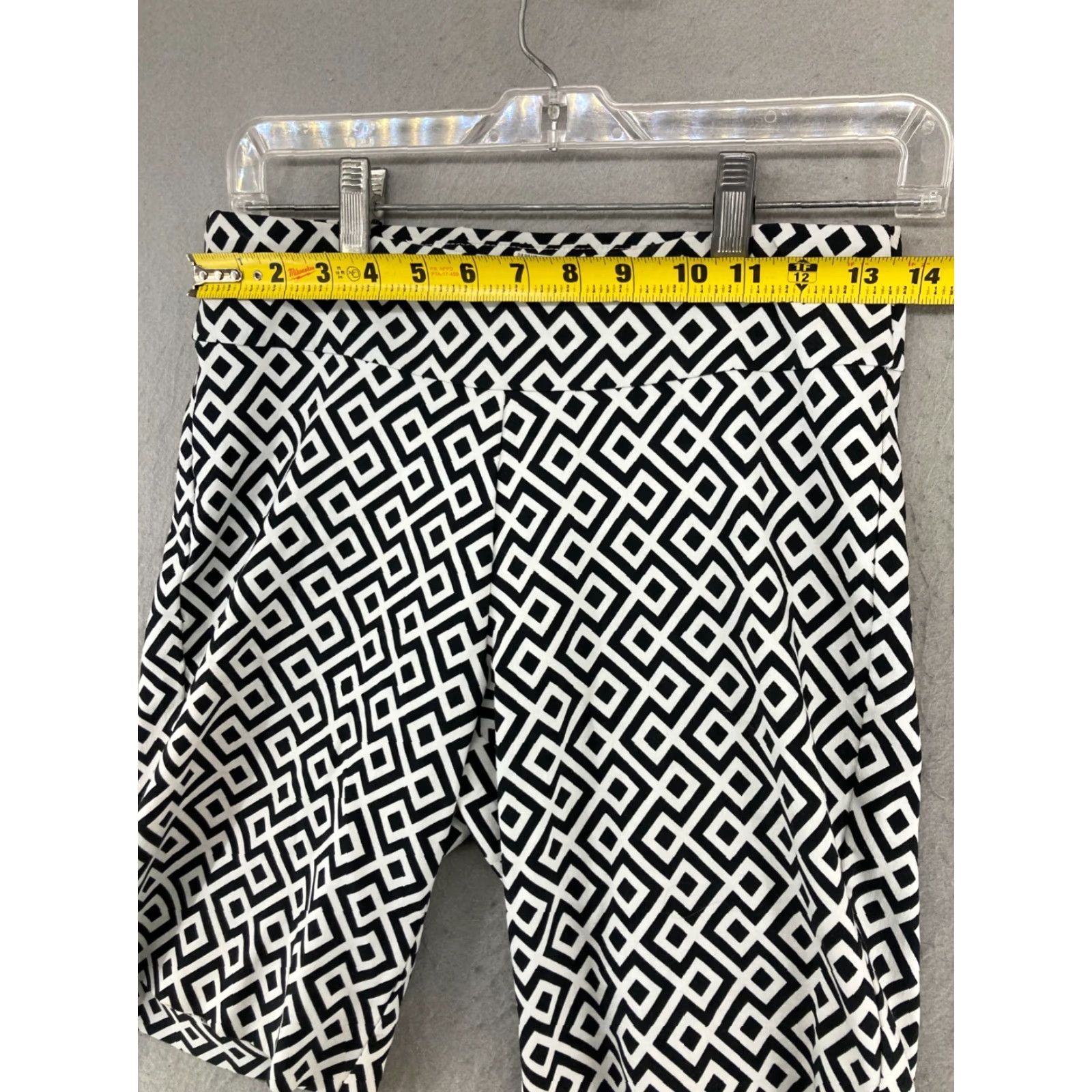 Vintage Krazy Larry Bermuda Stretch Womens Shorts Geometric Black 2 Bermuda Stretch Casual Travel Inseam 8 Nylon Spandex Rayon Flat Front Classic Size 26" / US 2 / IT 38 - 2 Thumbnail