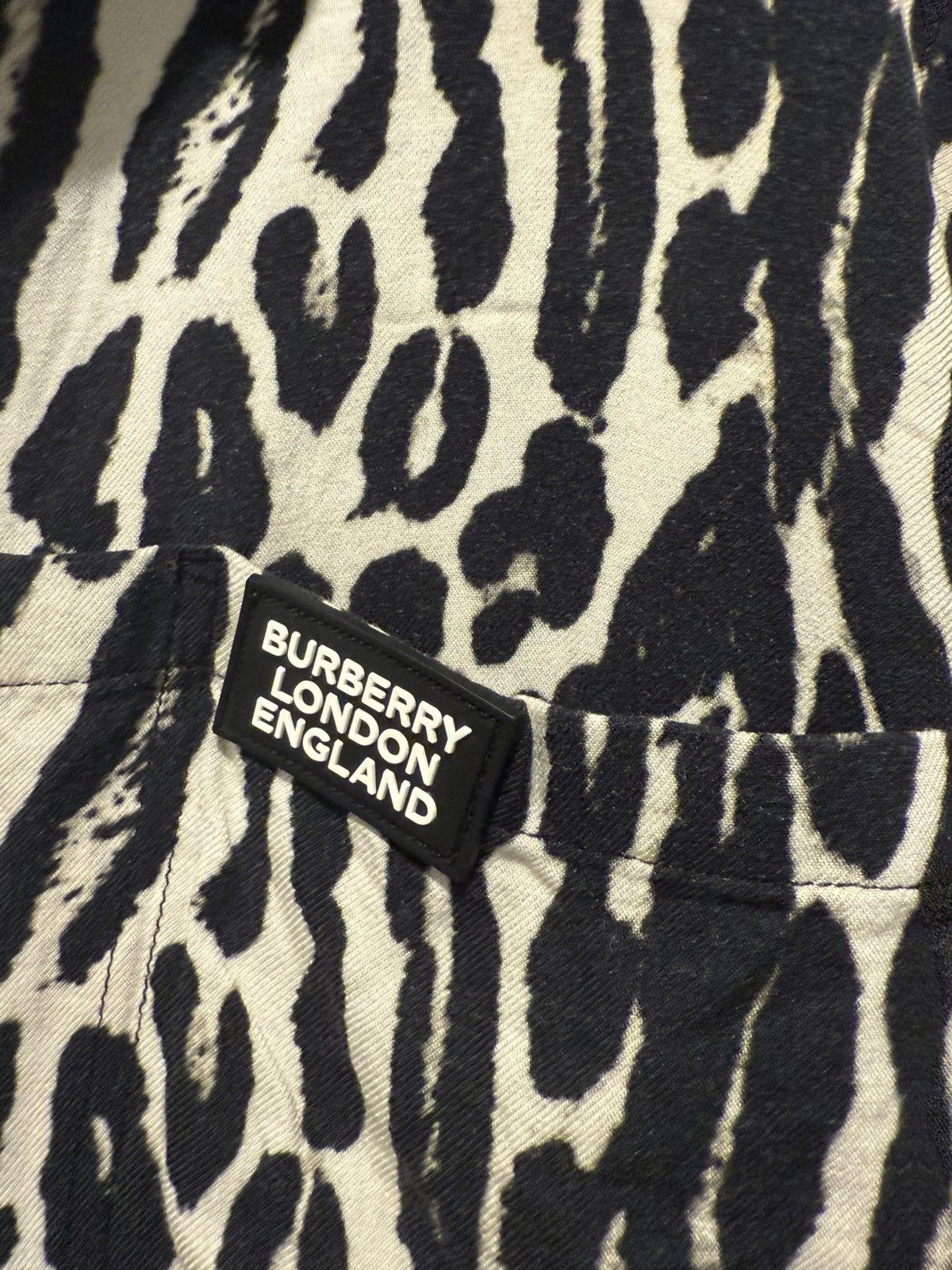 Burberry Burberry Animal Print Button Up Size US L / EU 52-54 / 3 - 4 Thumbnail