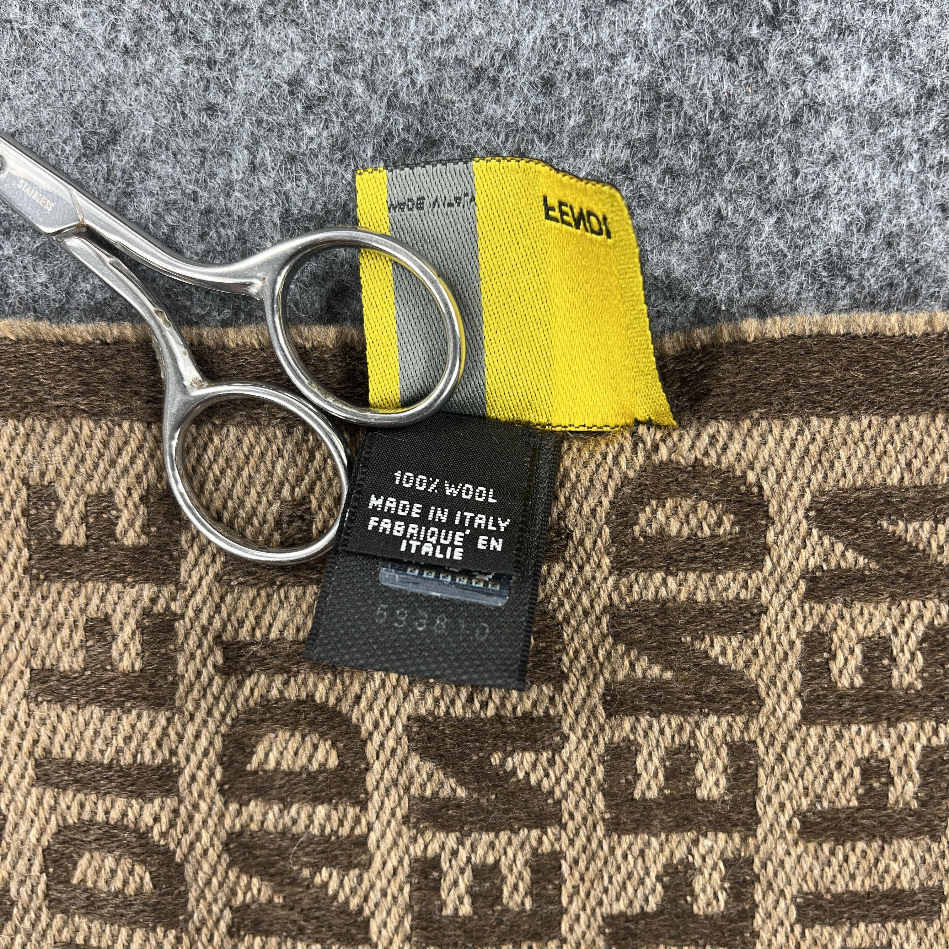 Fendi Scarf / Muffler / Neckwear K048